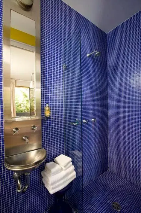 Bathroom in Dive Hotel