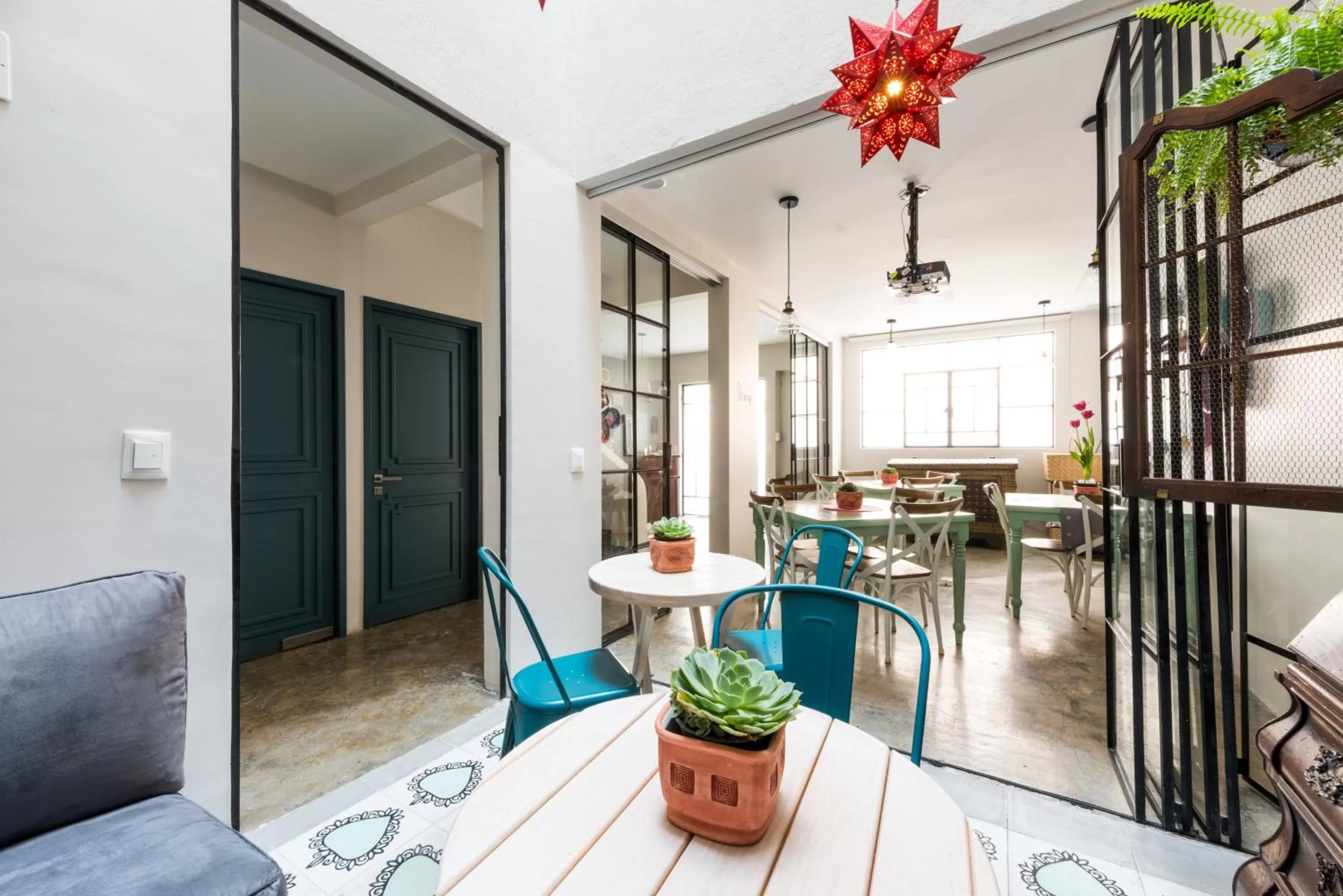 Communal lounge/ TV room in La Palomilla Bed & Breakfast