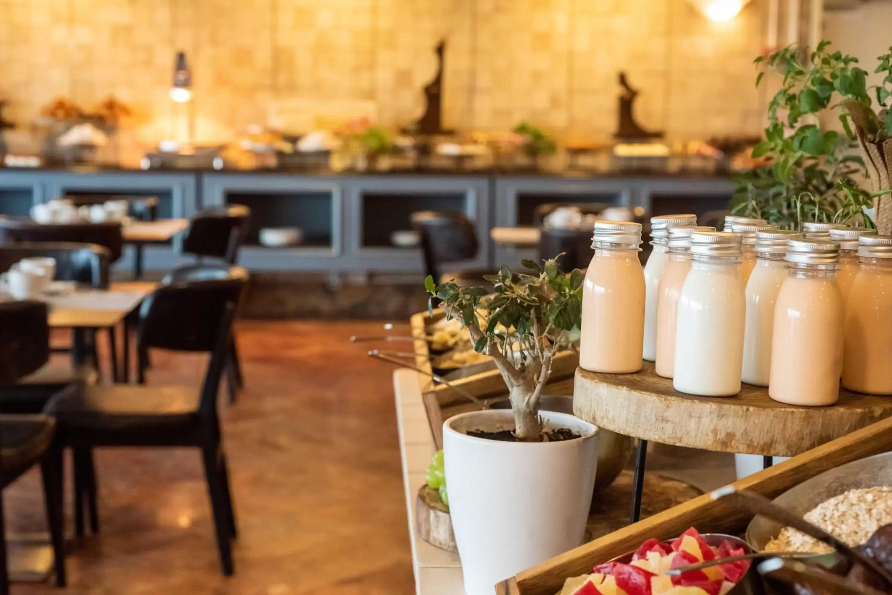 Buffet breakfast, Restaurant/Places to Eat in Crowne Plaza Tel Aviv Beach, an IHG Hotel