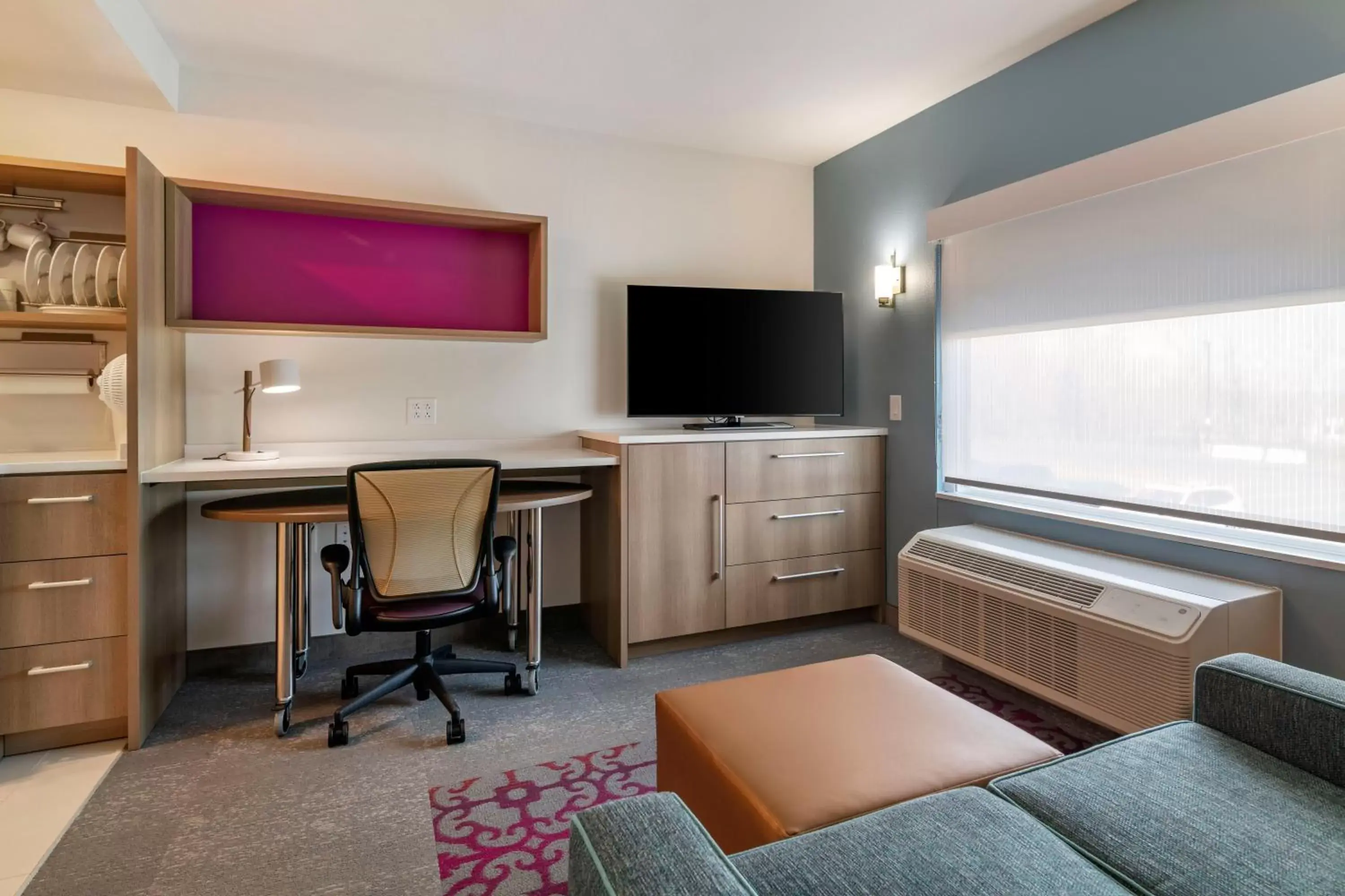 Seating area, TV/Entertainment Center in Home2 Suites by Hilton Bangor