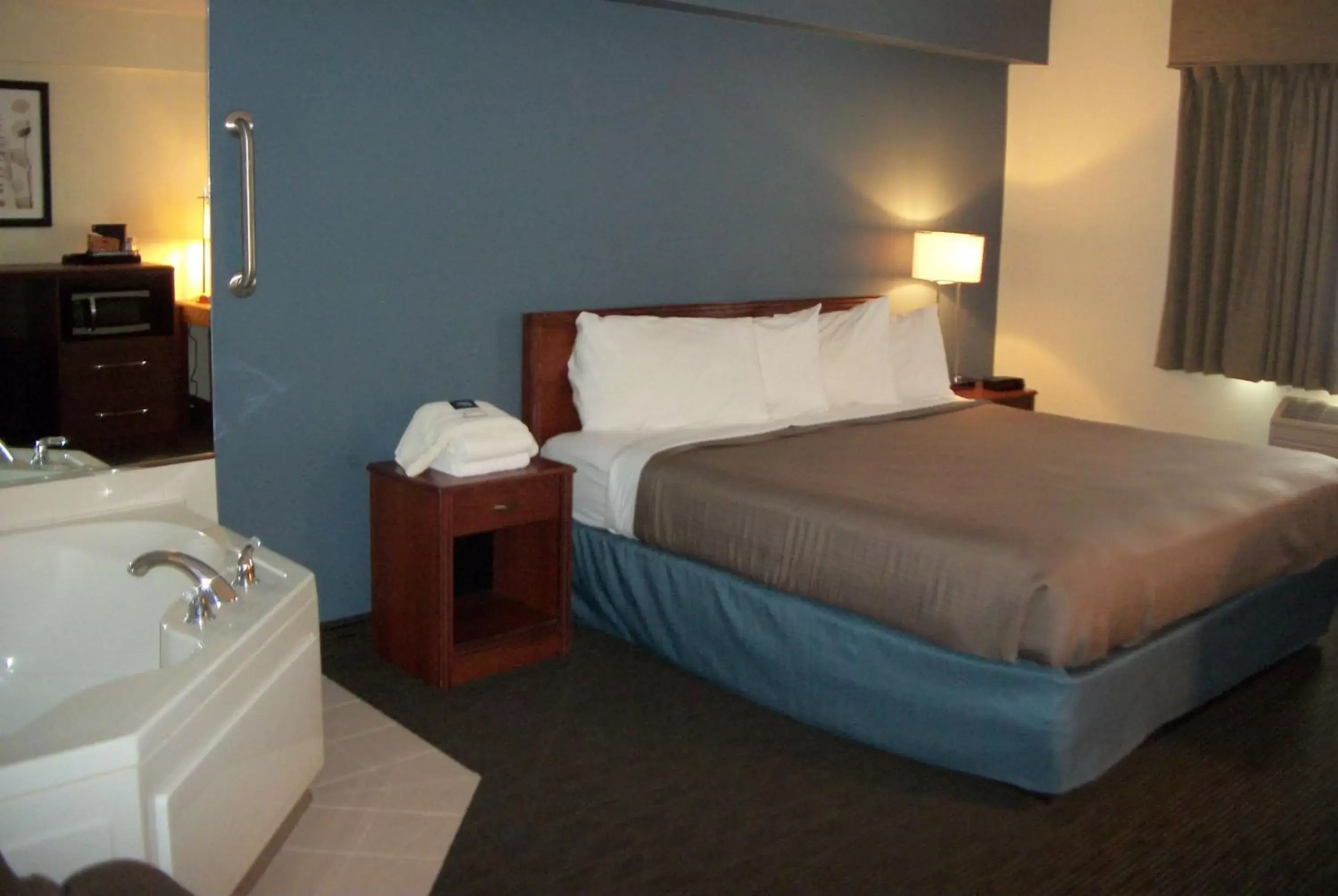 Photo of the whole room, Bed in AmericInn by Wyndham Beulah