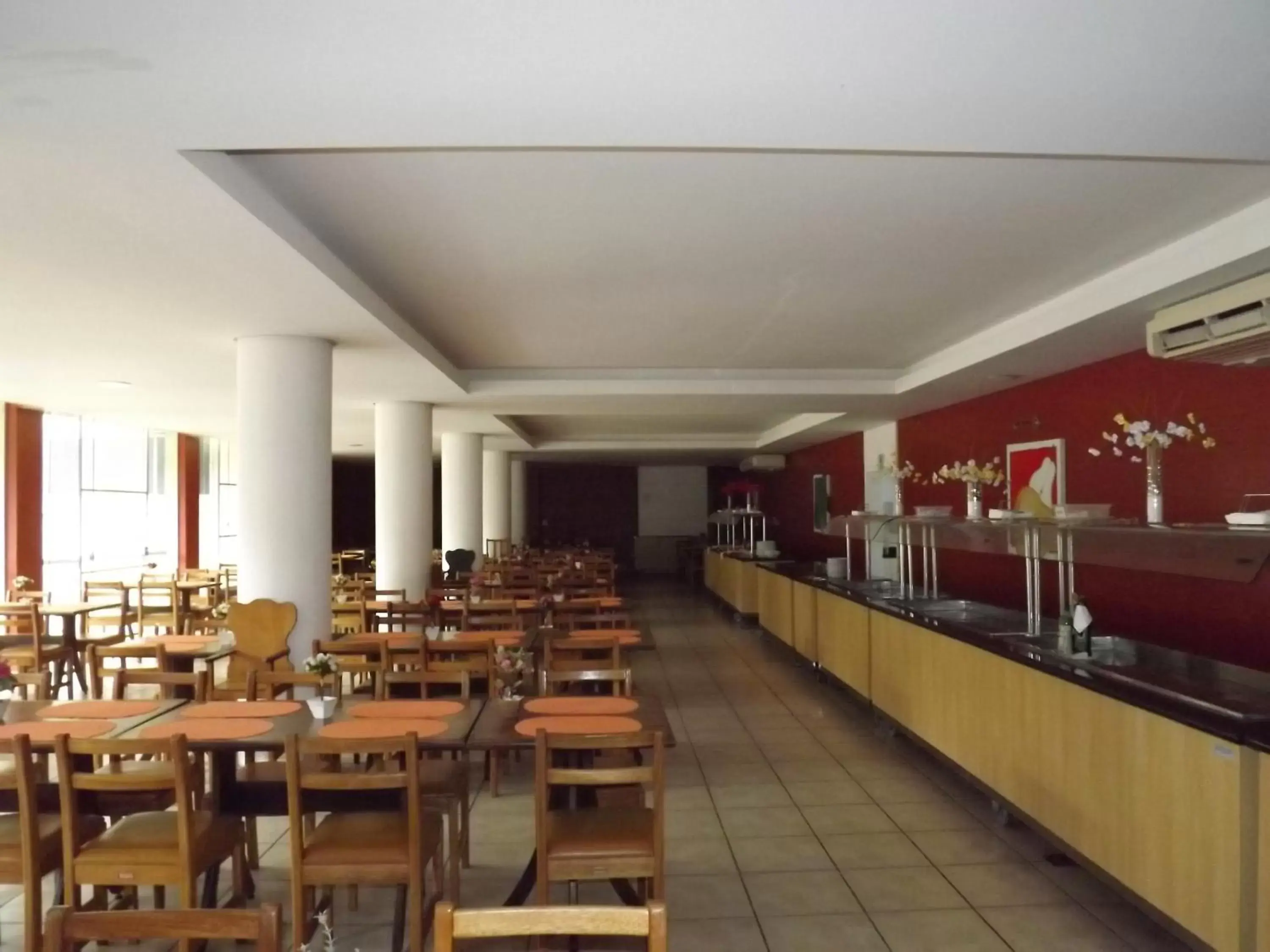 Restaurant/Places to Eat in VOA Plazza Hotel