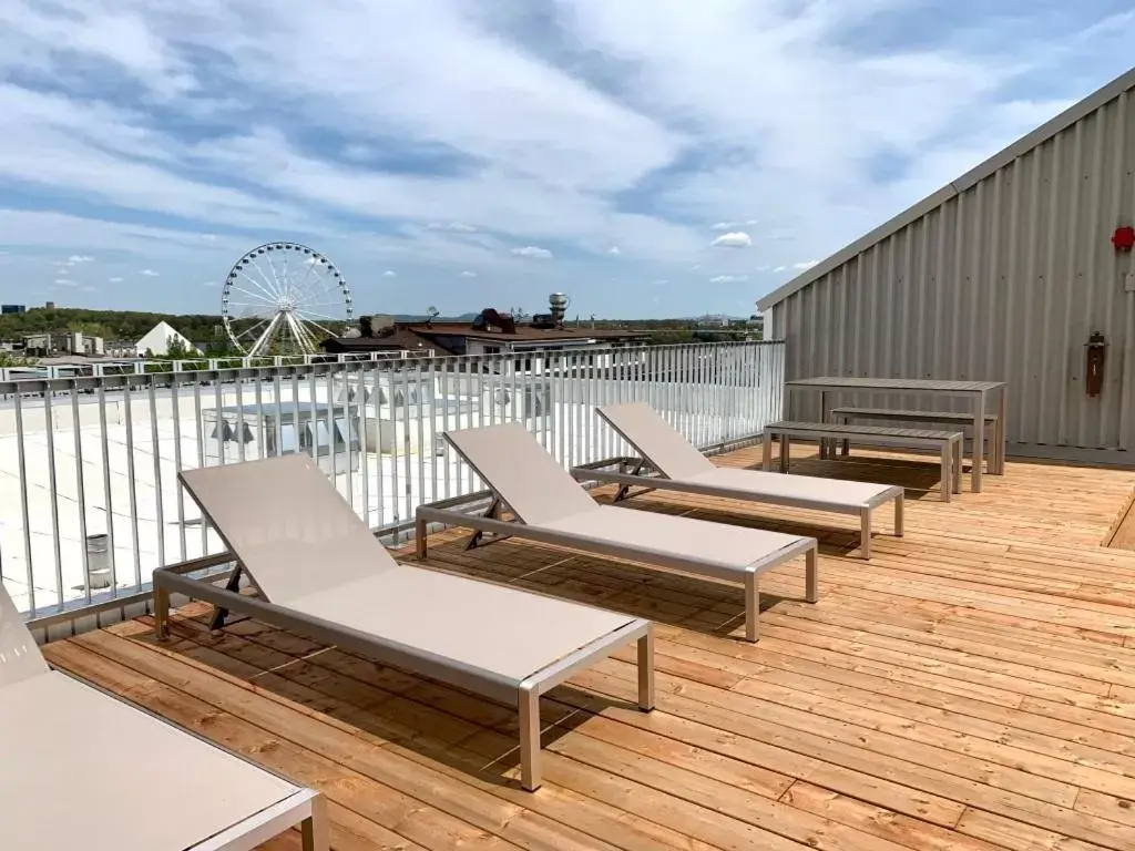 Balcony/Terrace in Maison Sainte-Thérèse By Maisons & co