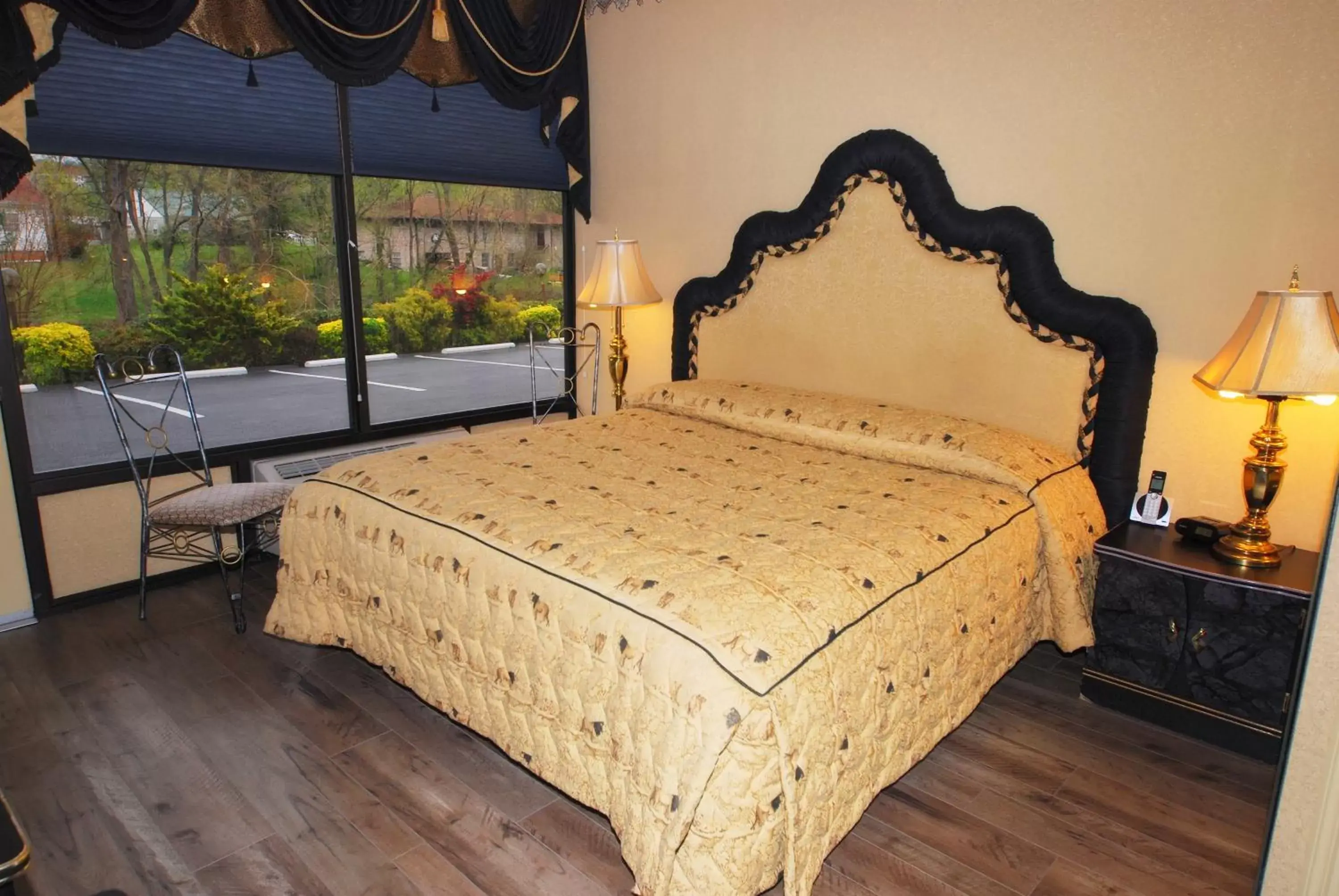 Bed in Rivergate Mountain Lodge