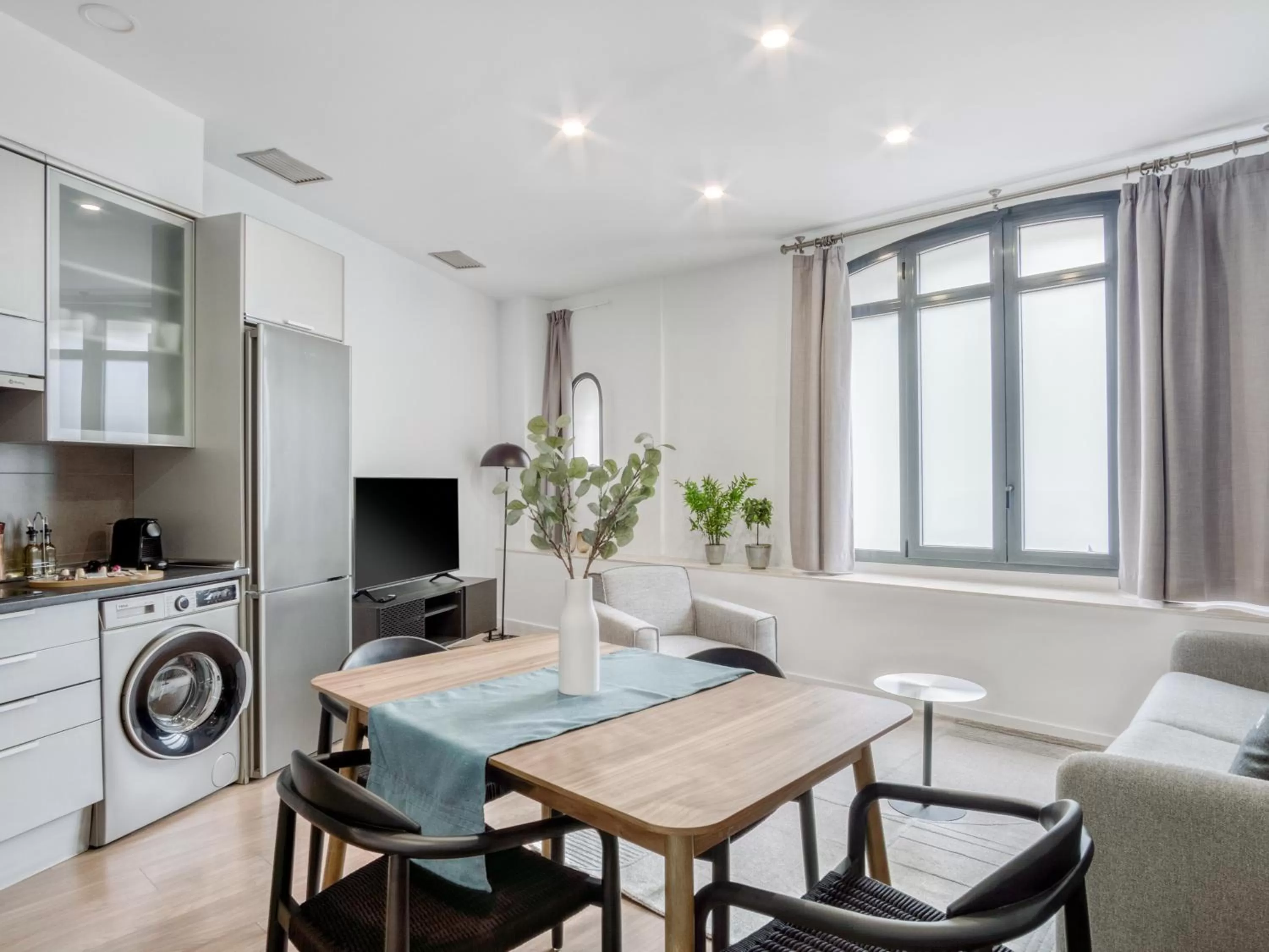 Seating area in Limehome Madrid Calle de Don Ramón de la Cruz