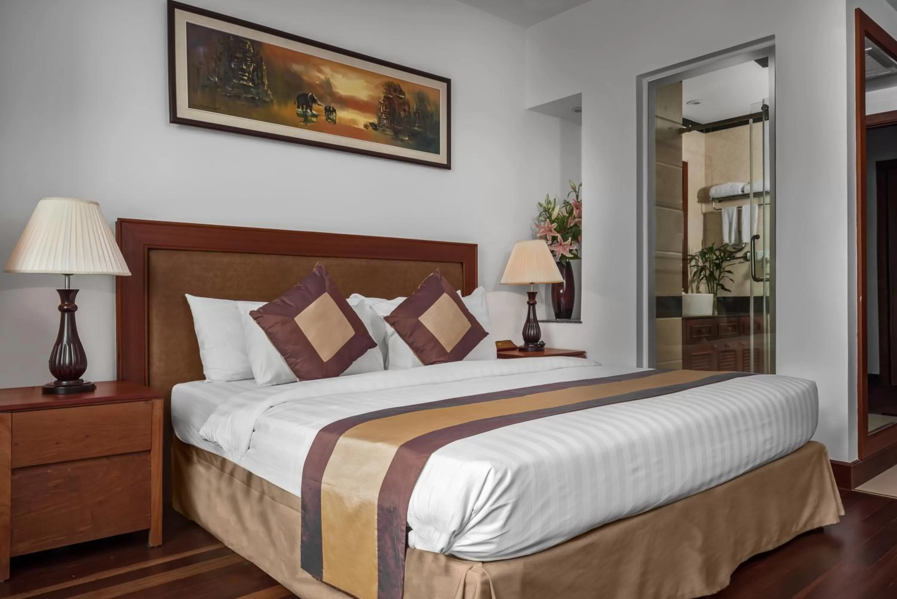 Shower, Bed in Phnom Penh Katari Hotel