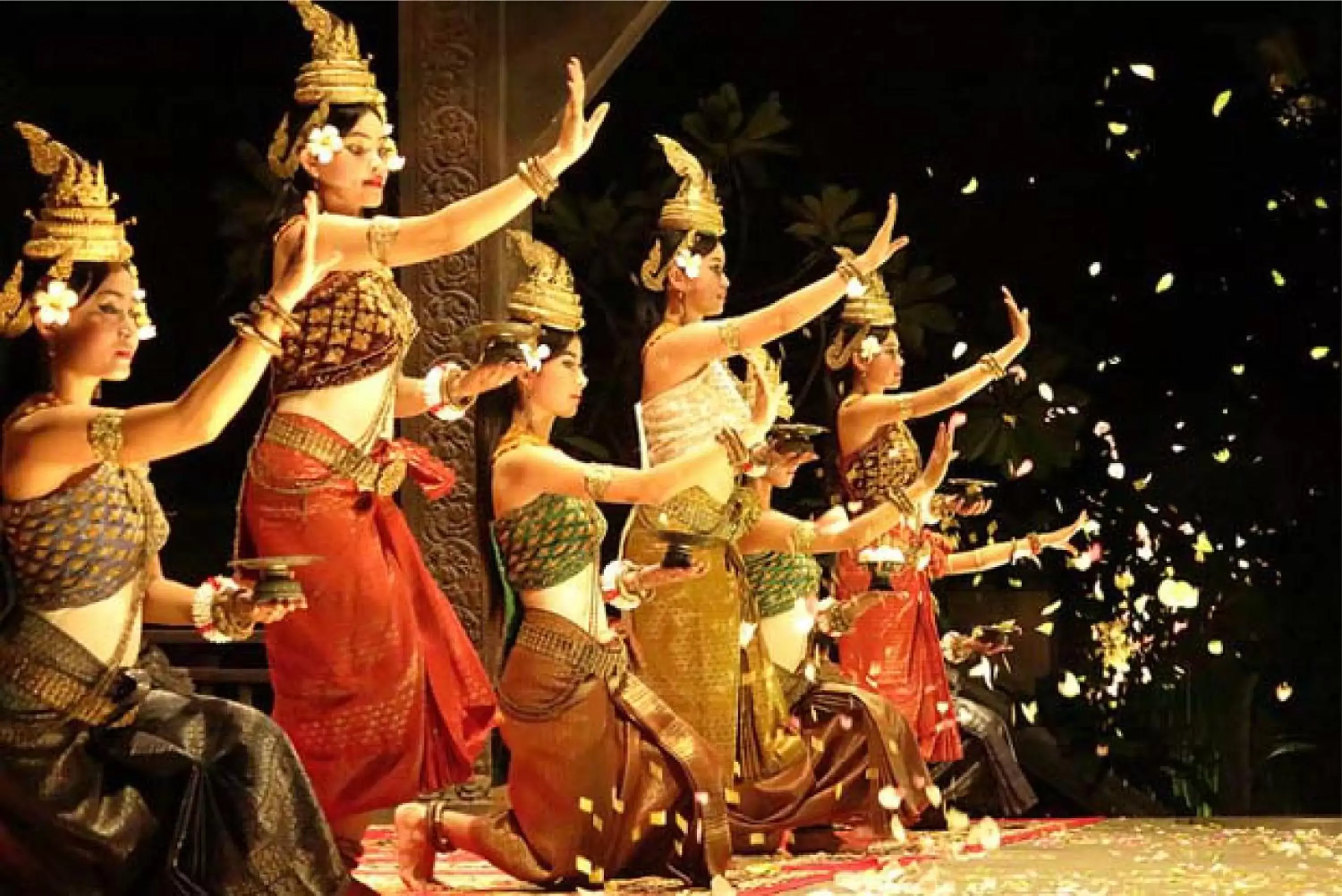 People, Evening Entertainment in Central Indochine D'angkor Hotel