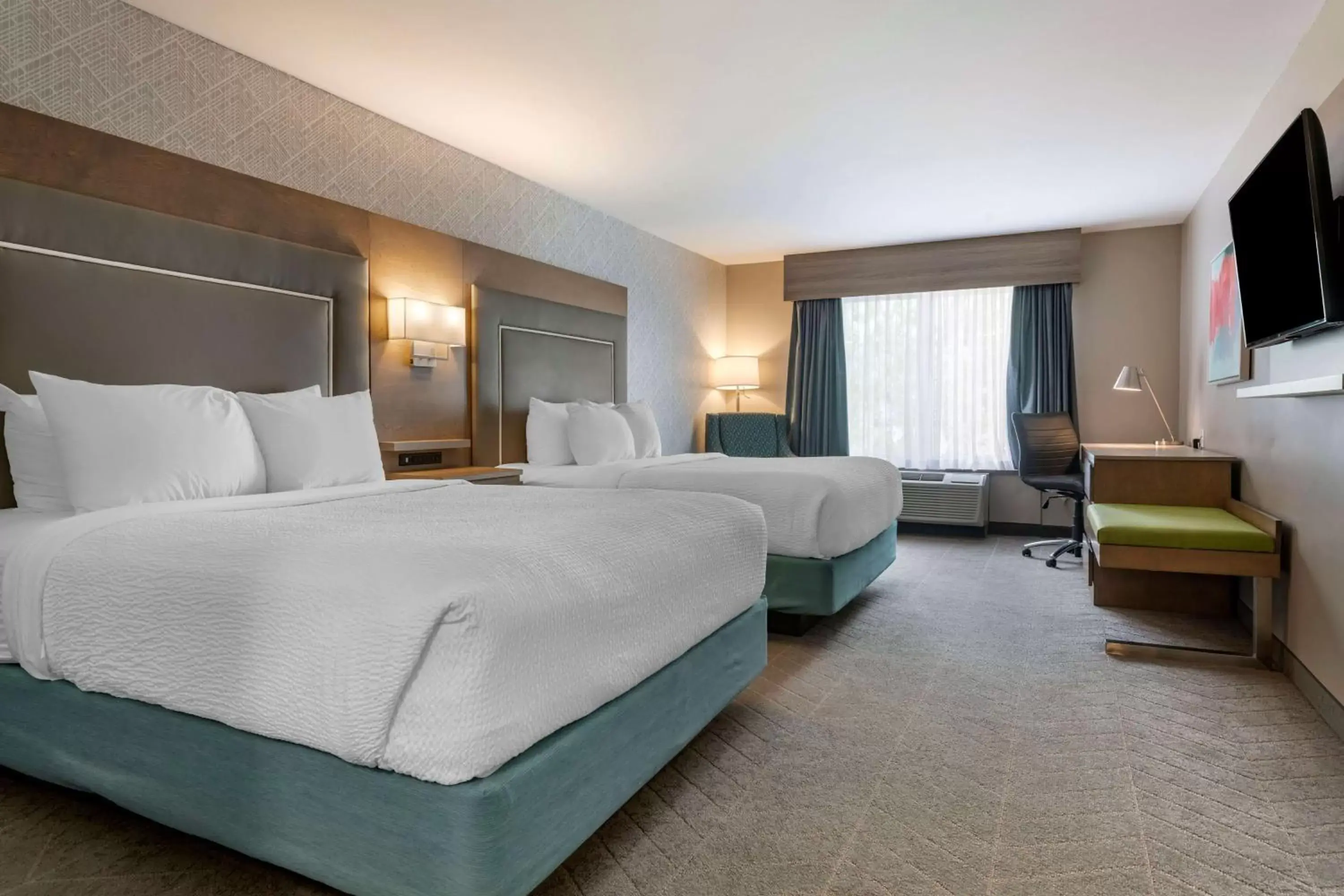 Bedroom in Best Western Dartmouth Hotel & Suites
