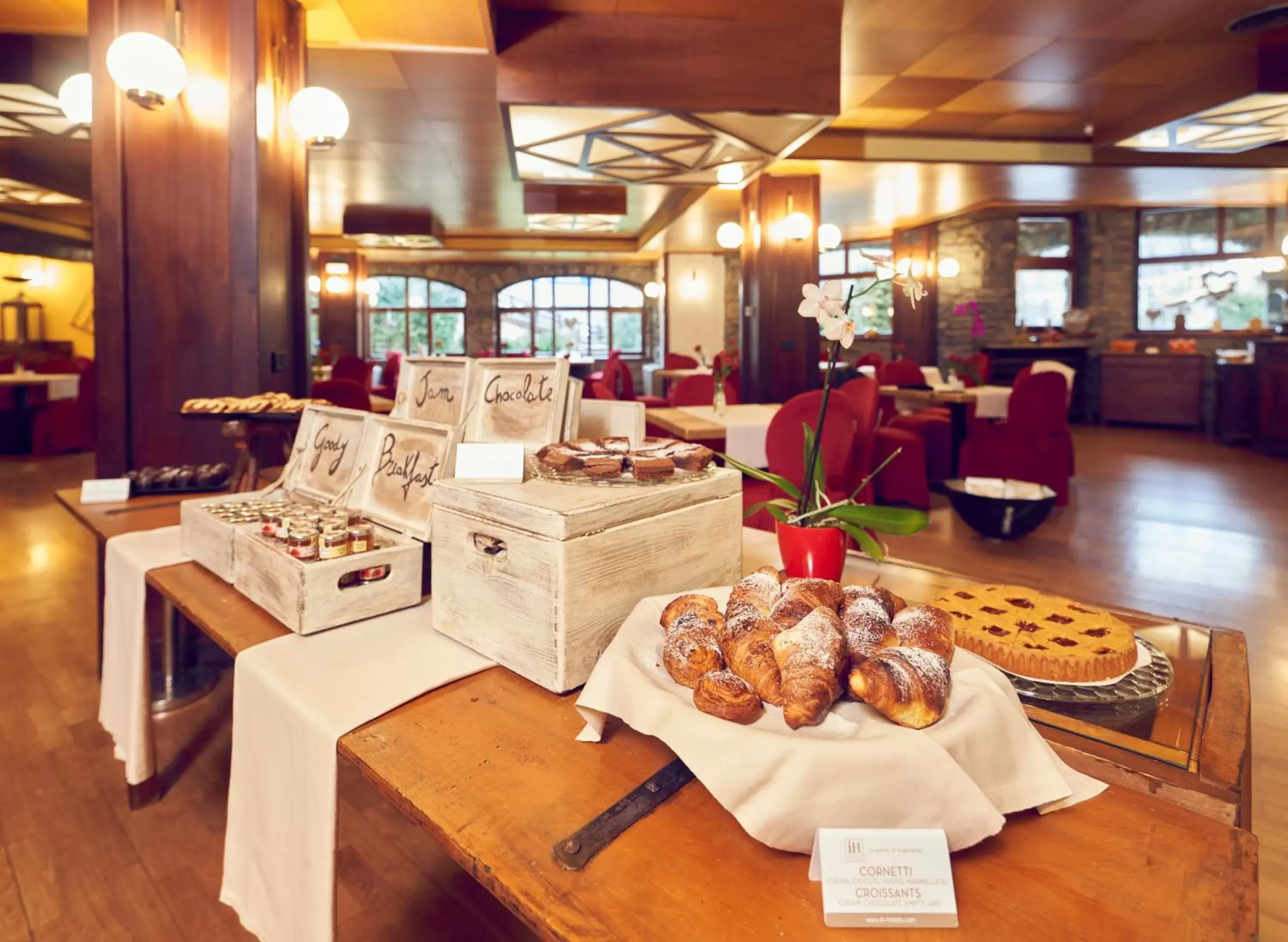 Breakfast, Restaurant/Places to Eat in iH Hotels Courmayeur Mont Blanc