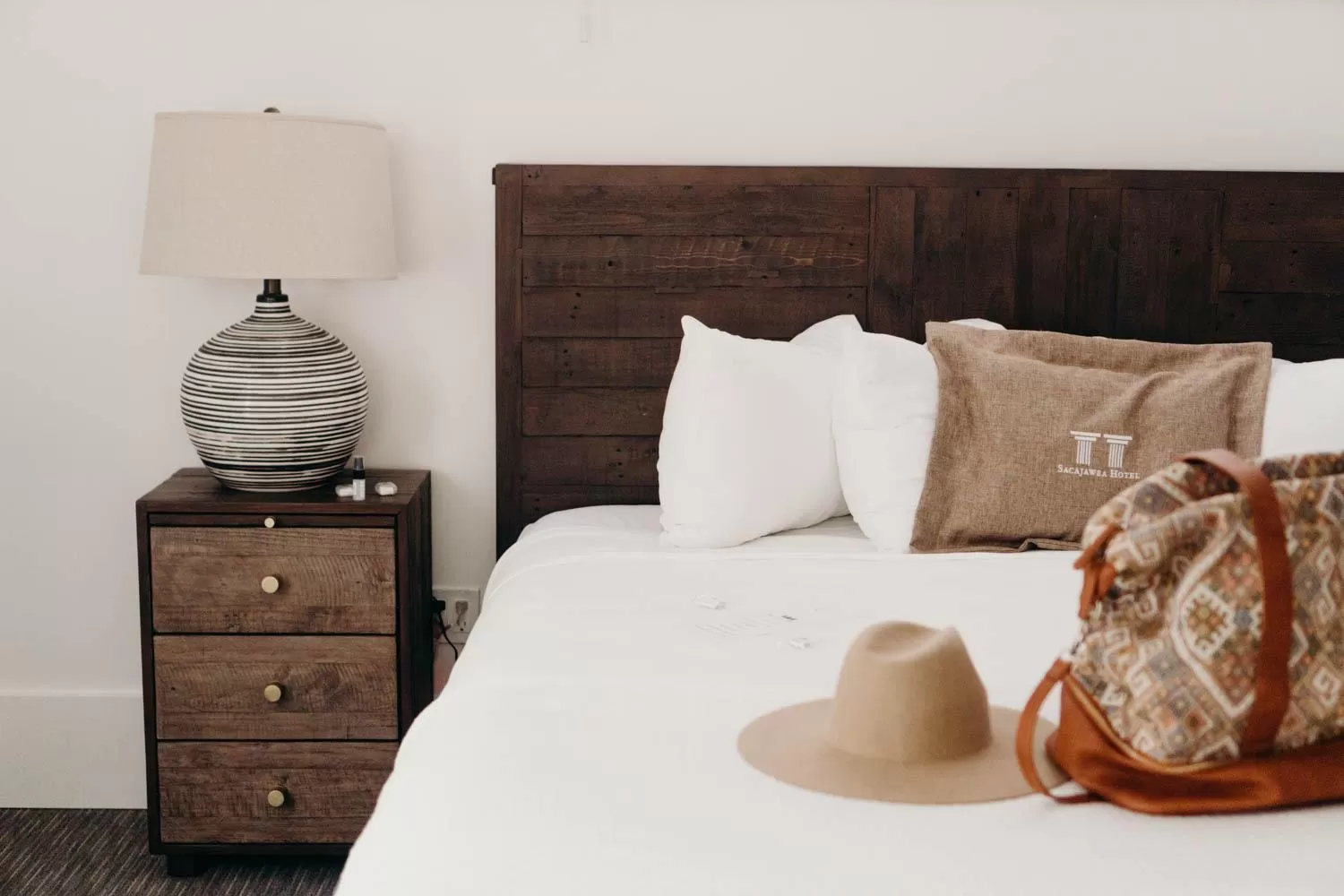 Bedroom, Bed in The Sacajawea Hotel