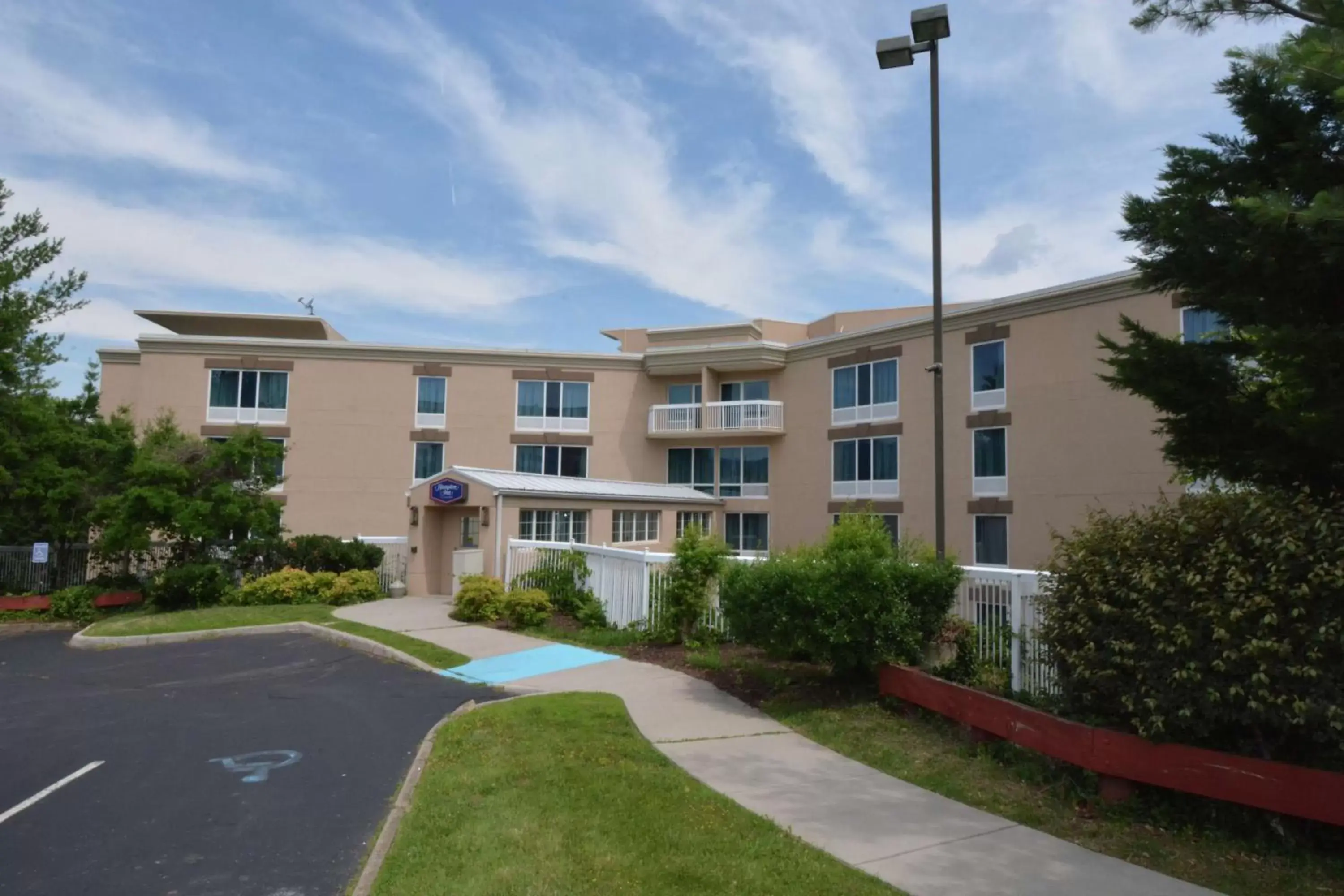 Property Building in Hampton Inn Salem East - Electric Road