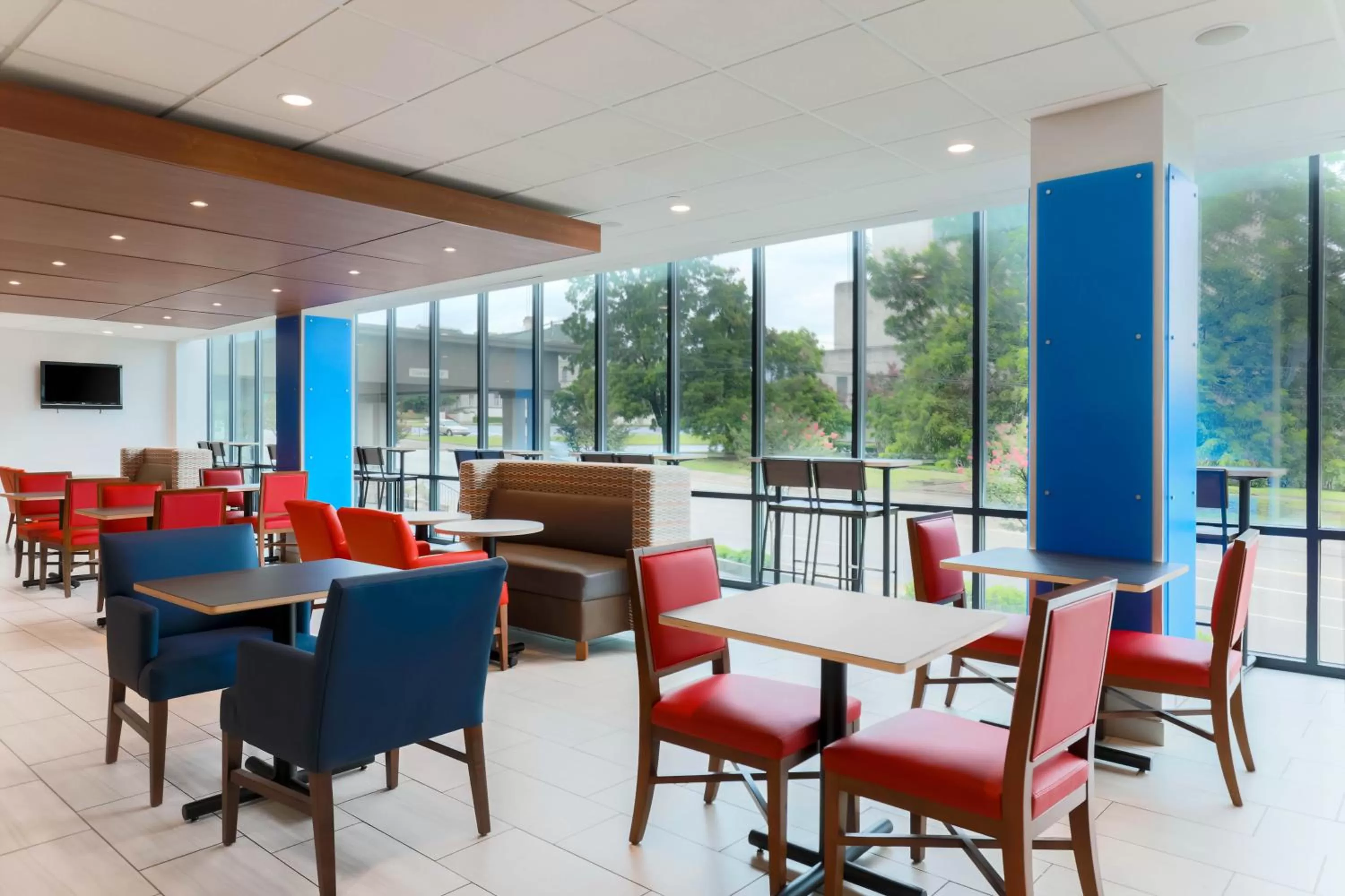 Breakfast in Holiday Inn Express & Suites Fort Worth Downtown by IHG