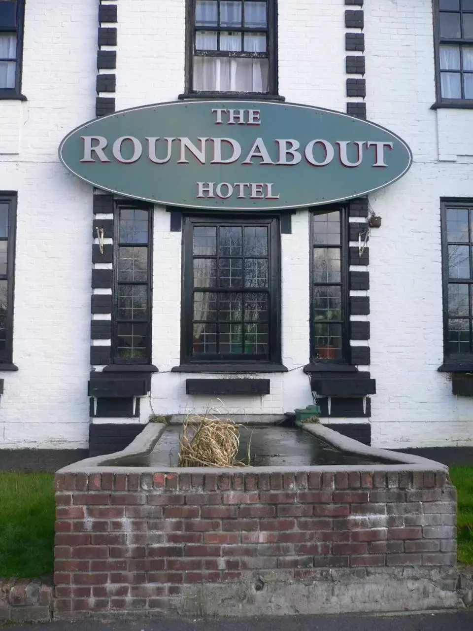 Facade/entrance in The Roundabout Hotel