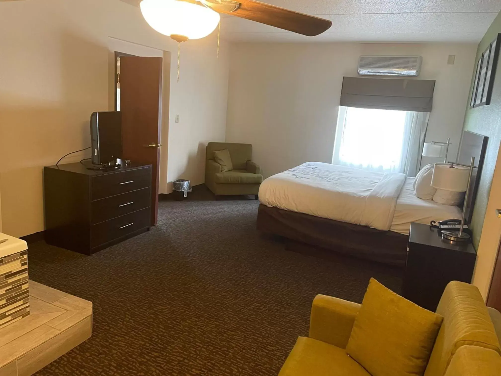 Hot Tub, Bed in Sleep Inn & Suites near Sports World Blvd