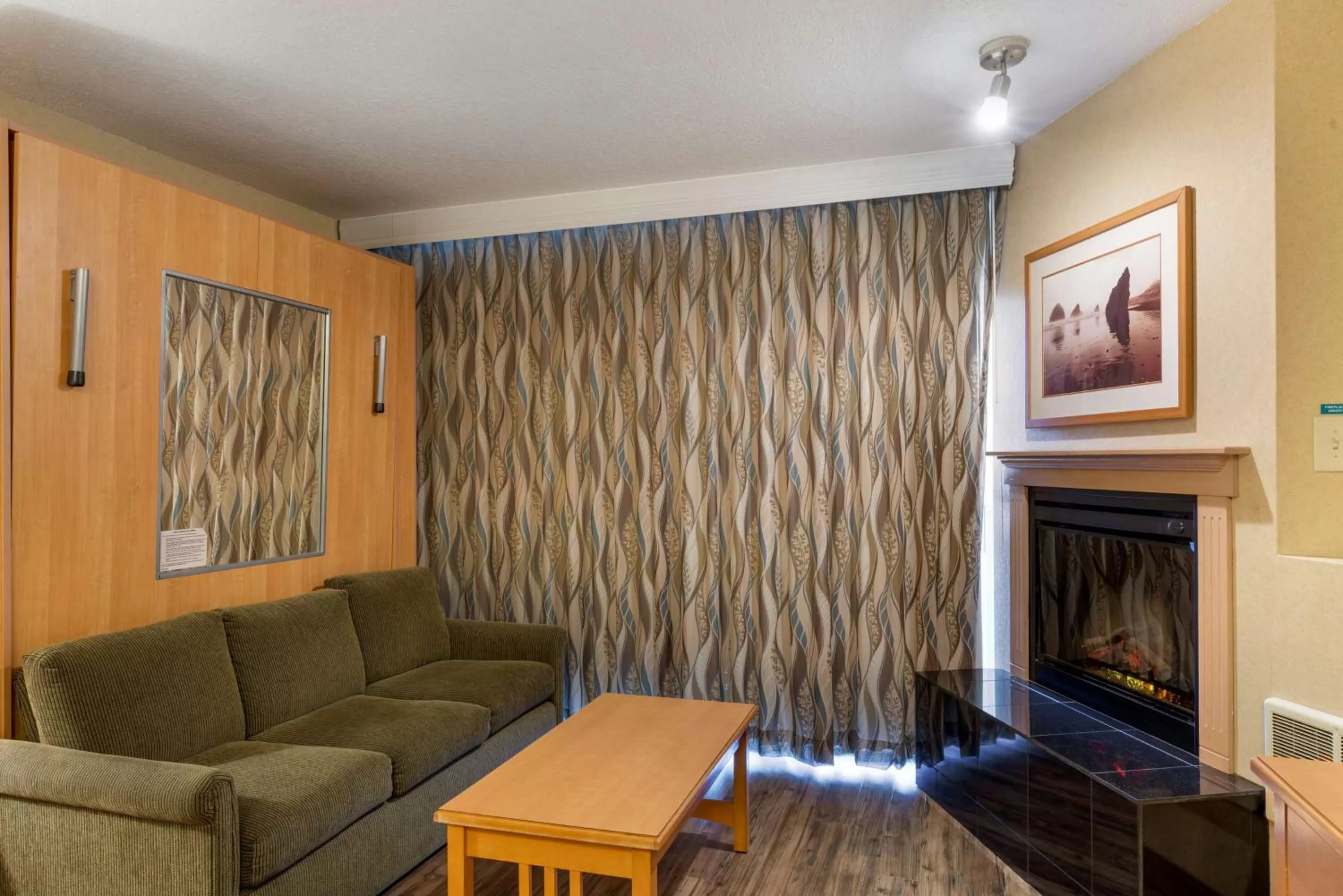 Bedroom in Best Western Plus Ocean View Resort