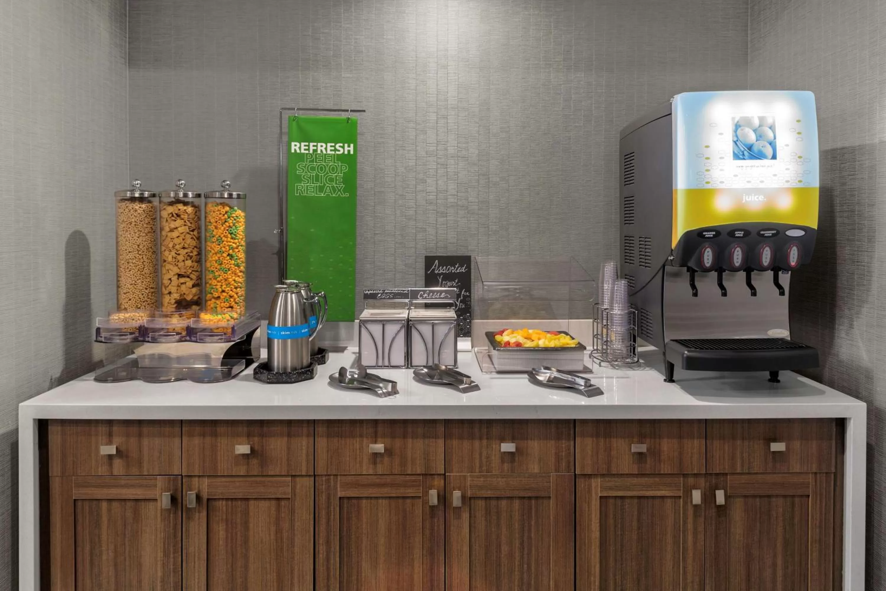 Breakfast in Hampton Inn & Suites Los Angeles/Hollywood, CA