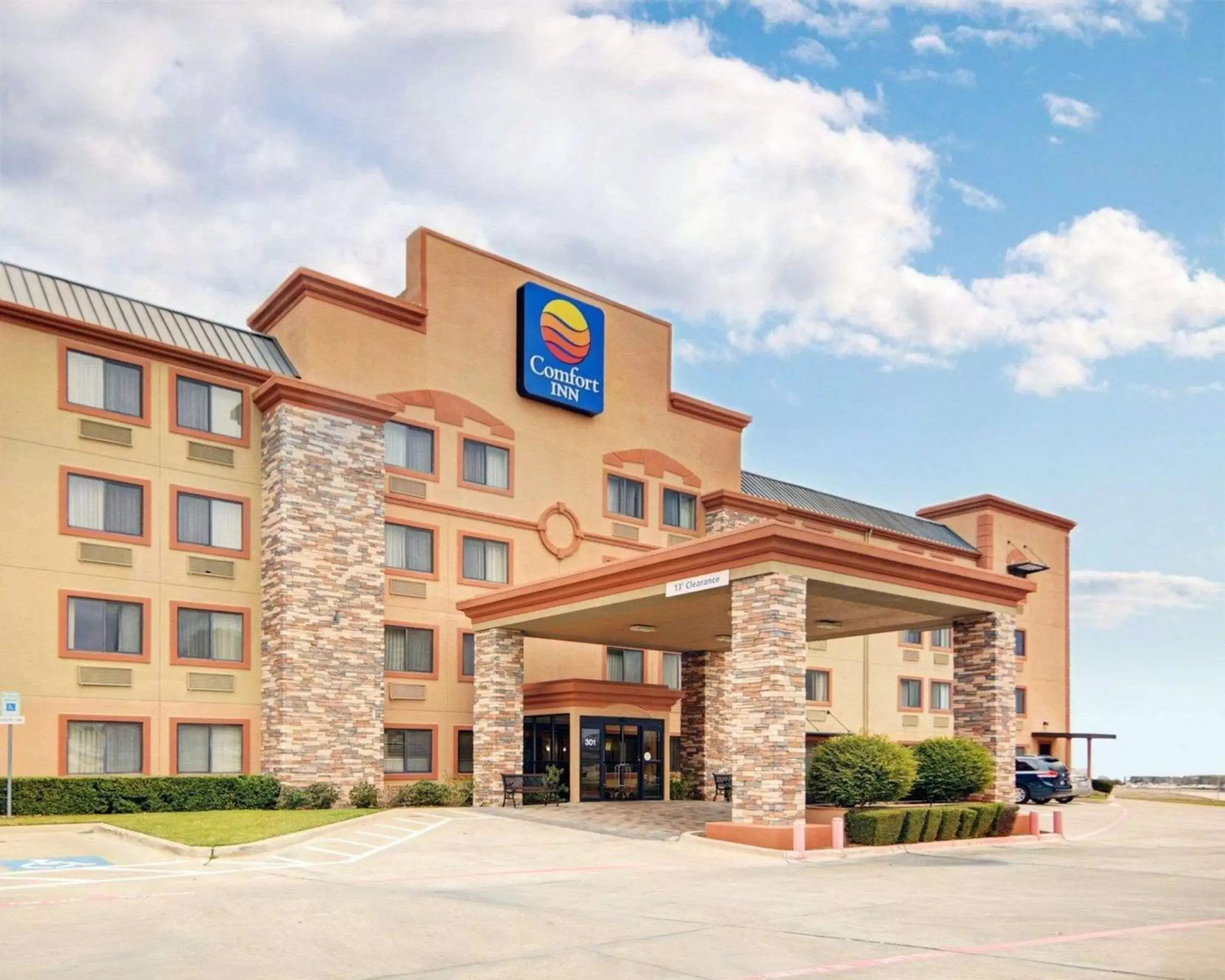 Property building in Comfort Inn Grapevine Near DFW Airport
