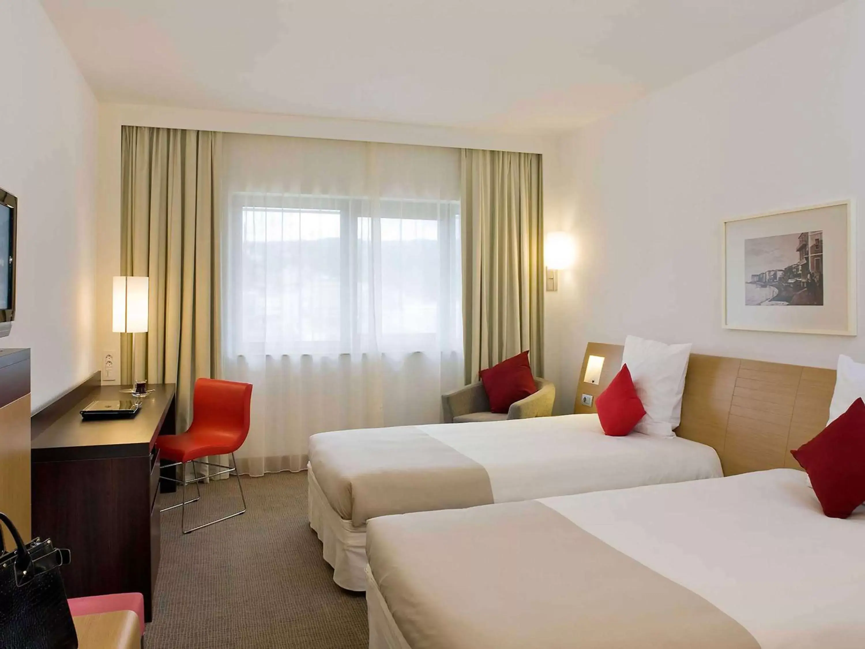 Photo of the whole room in Novotel London Greenwich