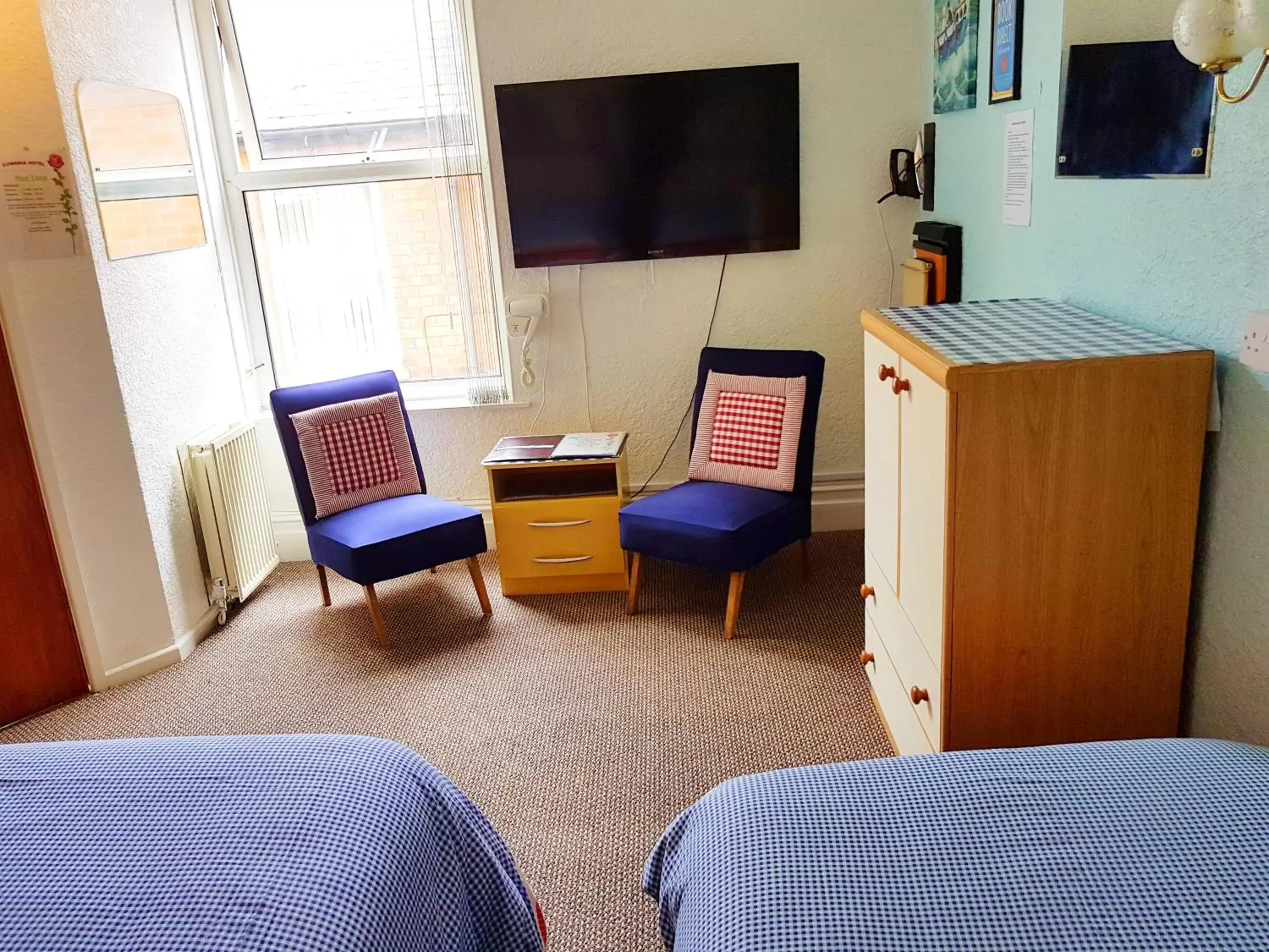 Bedroom, TV/Entertainment Center in Cumbria Guest House