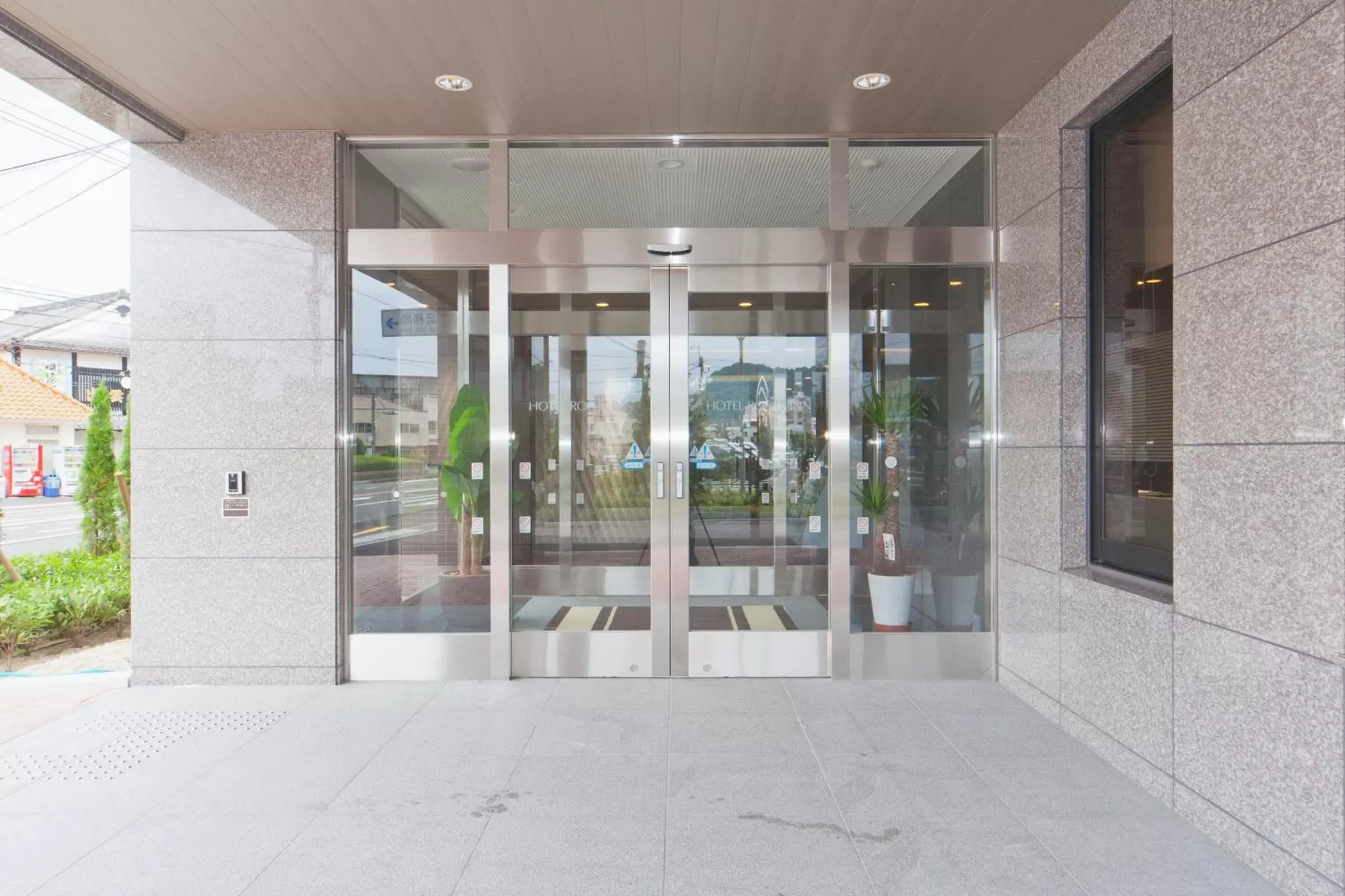 Facade/entrance in Hotel Route-Inn Saiki Ekimae