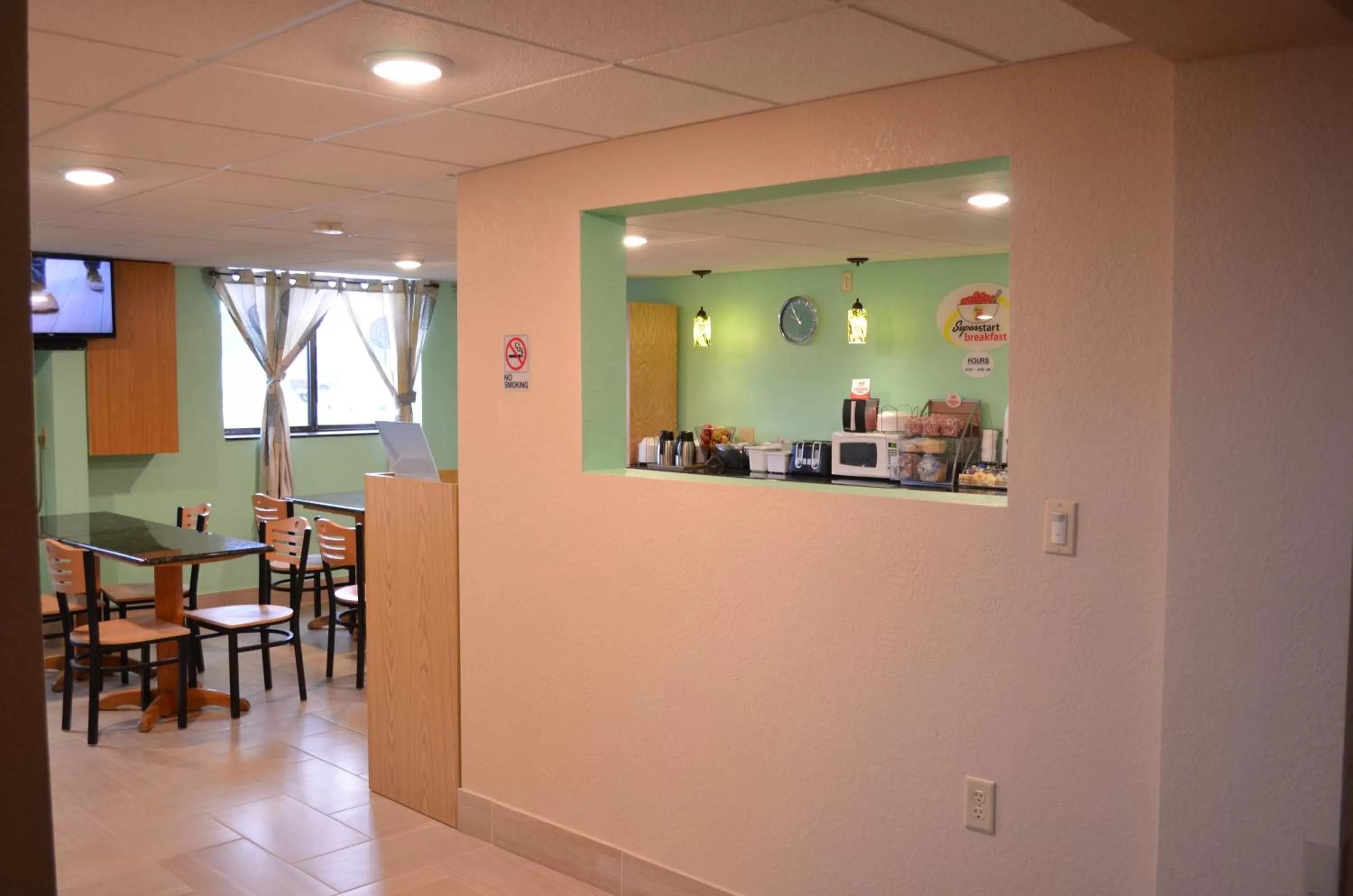 Breakfast in Super 8 by Wyndham Devils Lake