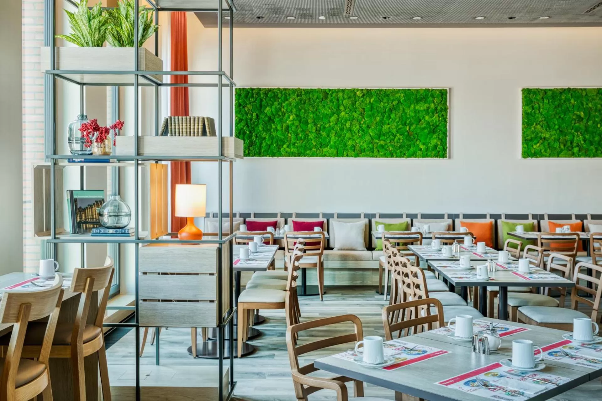 Restaurant/places to eat in IntercityHotel Hamburg-Barmbek