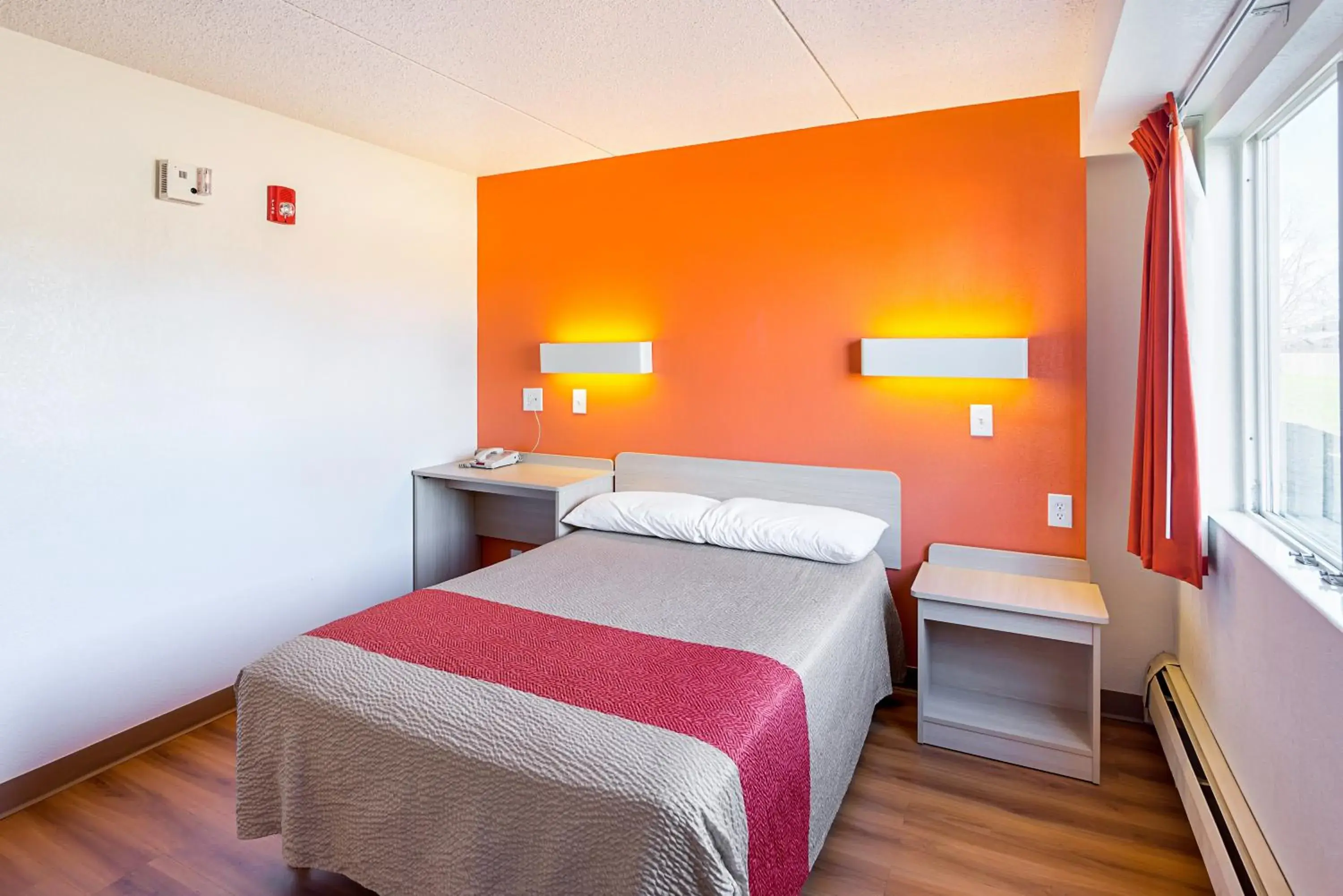 Bedroom, Bed in Motel 6-Spokane, WA - East
