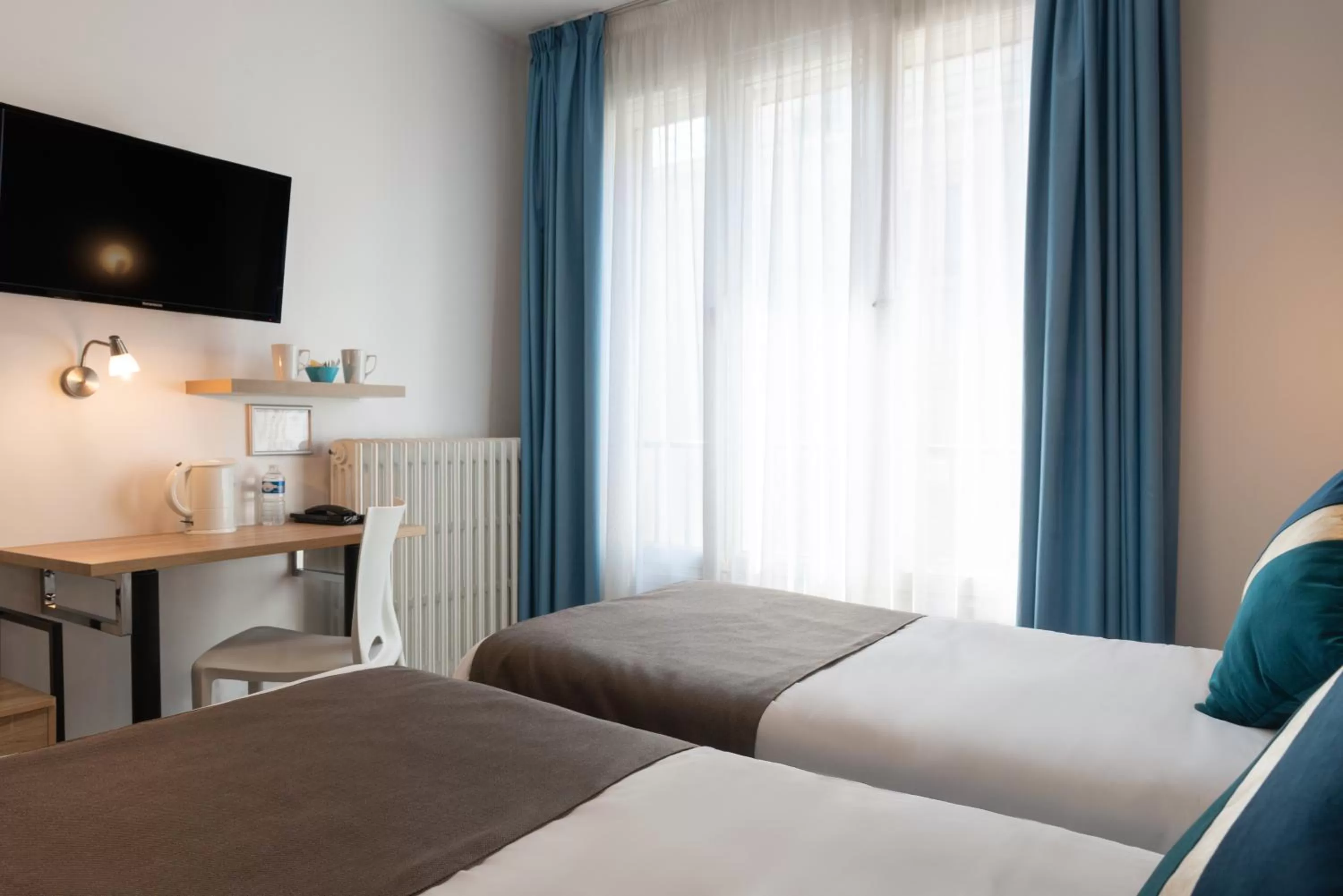 Bedroom, Bed in The Originals City, Hôtel Notre Dame, Rouen