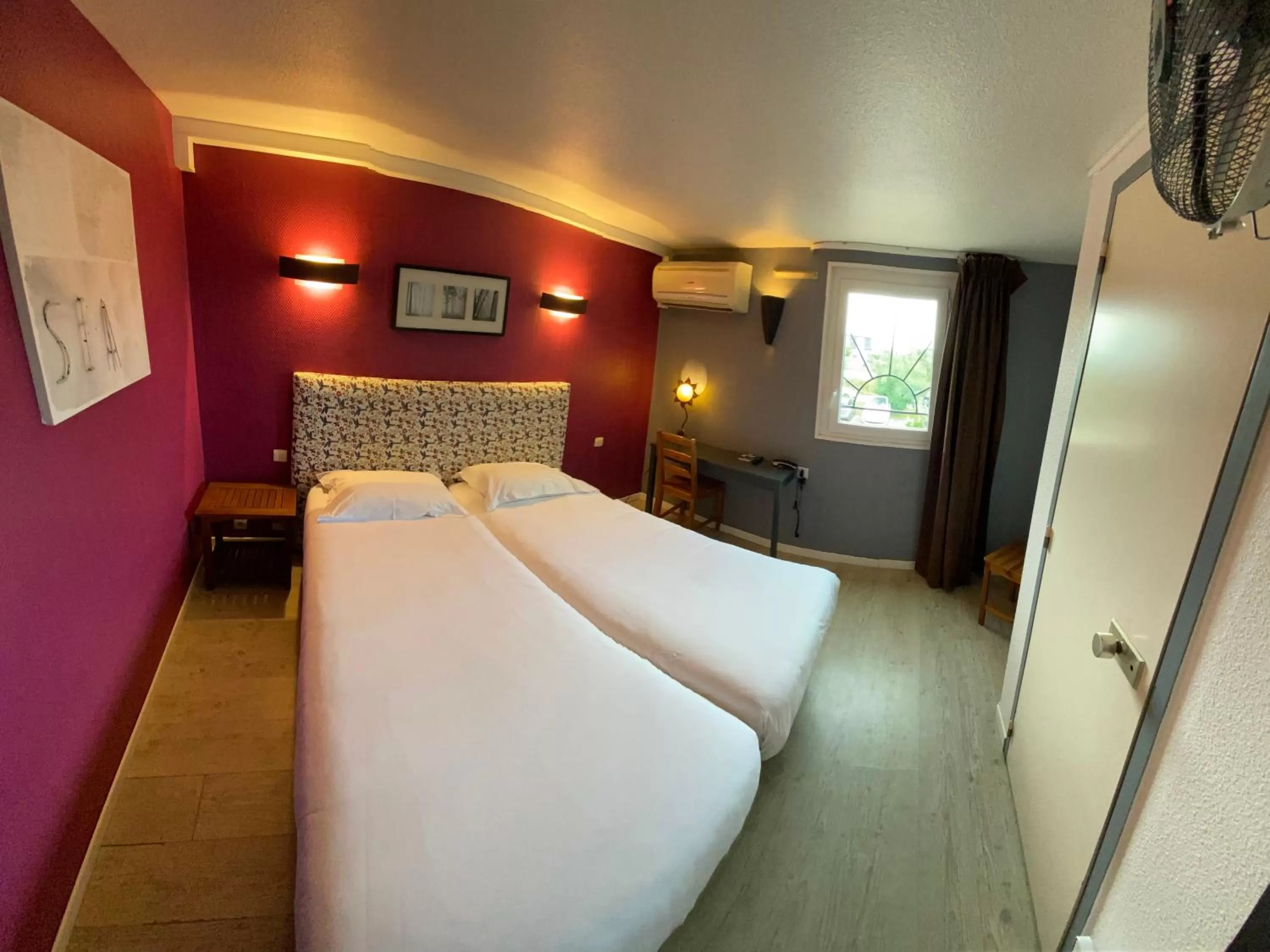 Bed in Contact Hotel LE SUD Montpellier Aéroport Parc Expo Arena