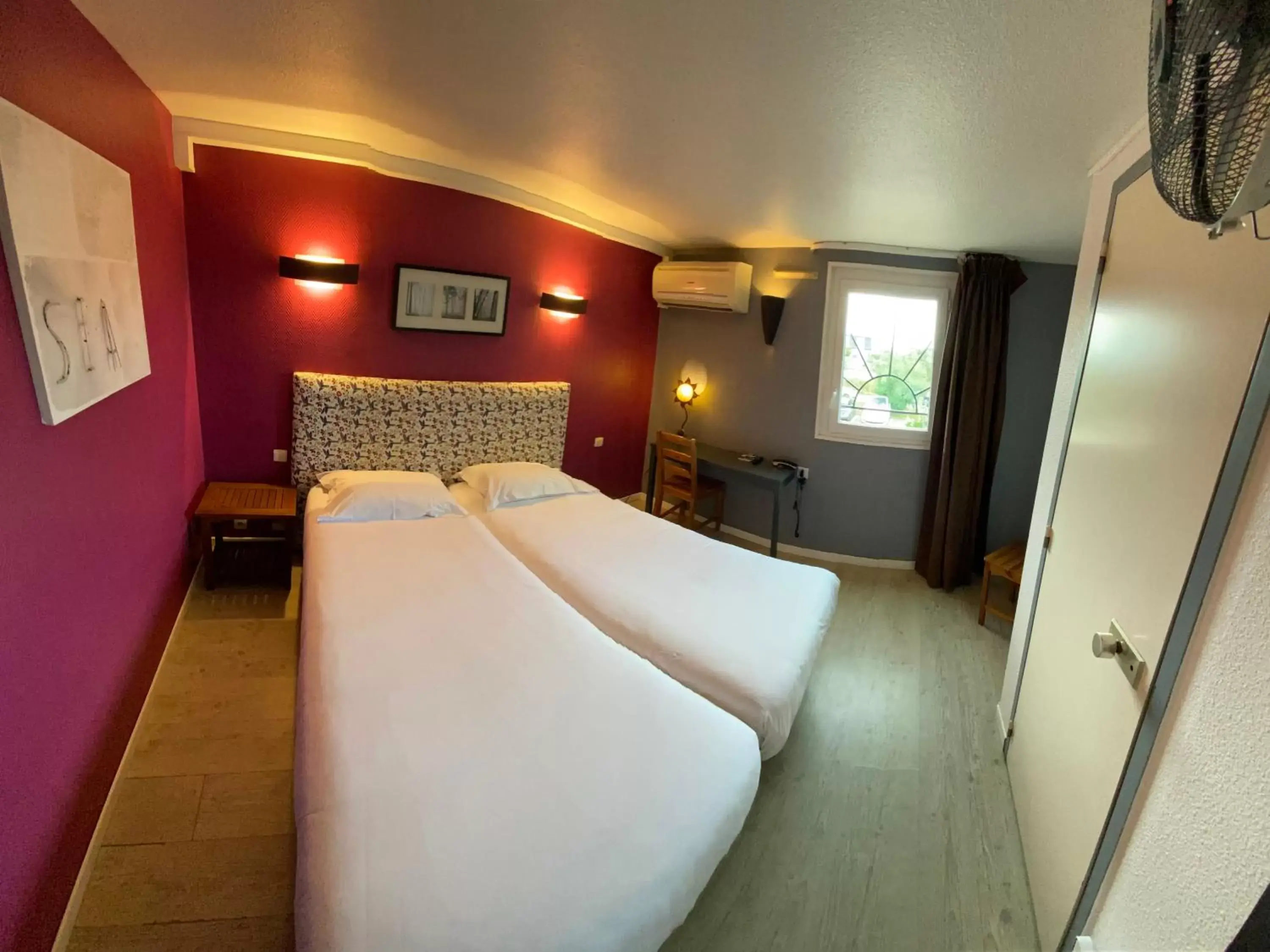 Twin Room in Contact Hotel LE SUD Montpellier Aéroport Parc Expo Arena Twin Room in Contact Hotel LE SUD Montpellier Aéroport Parc Expo Arena