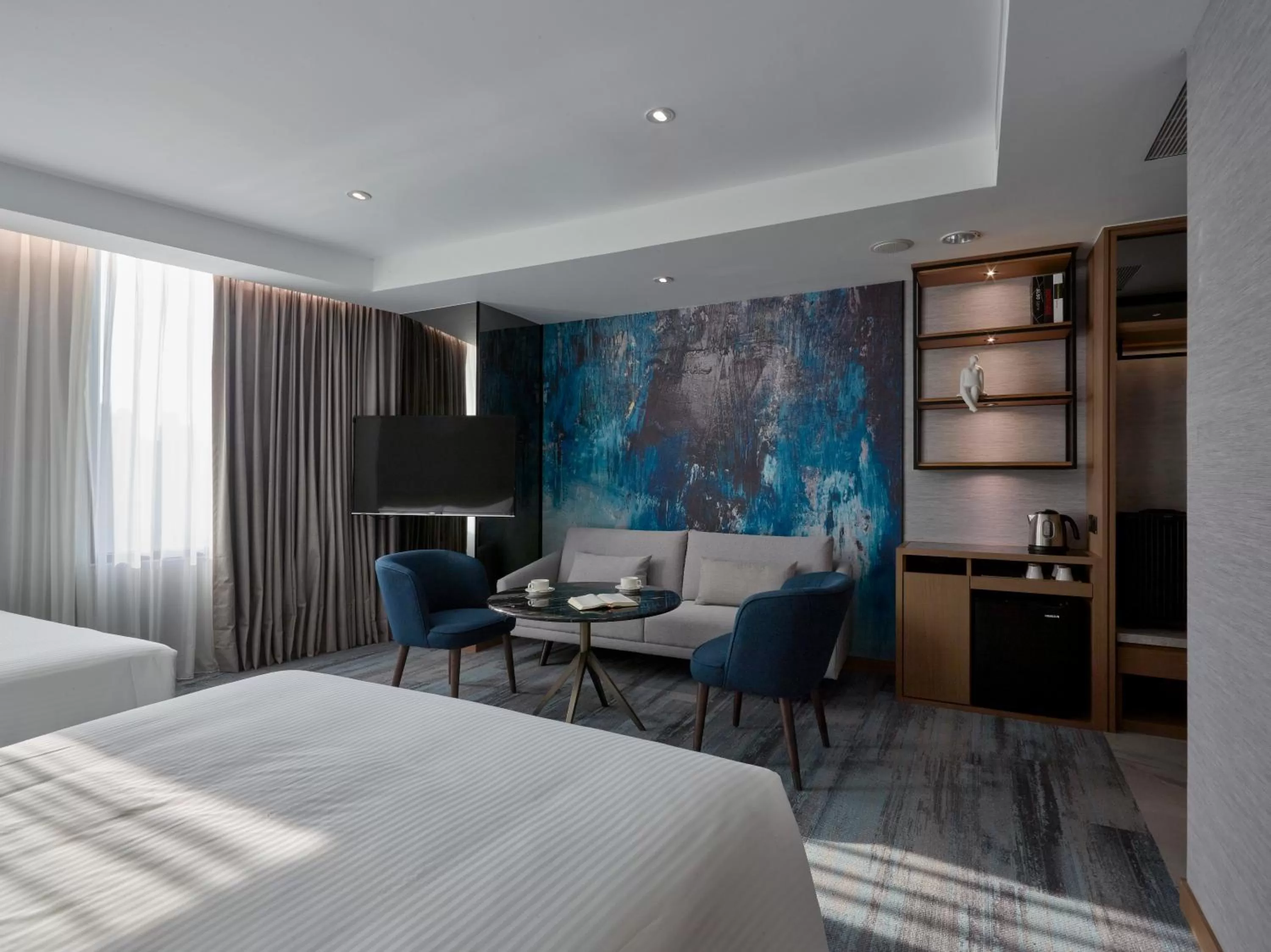 Living room, Bed in Harbour 10 Hotel