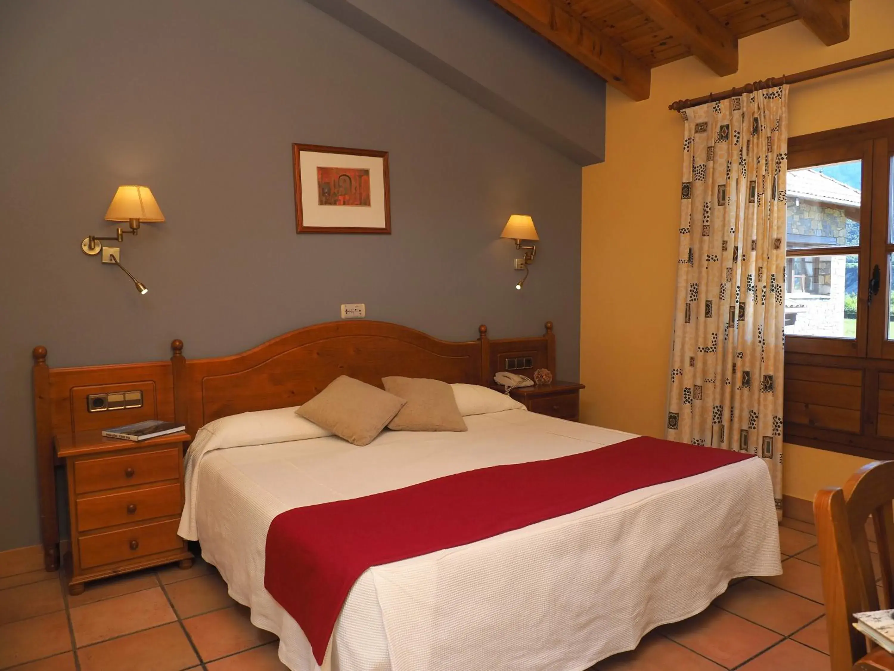 Bed in Hotel & SPA Peña Montañesa