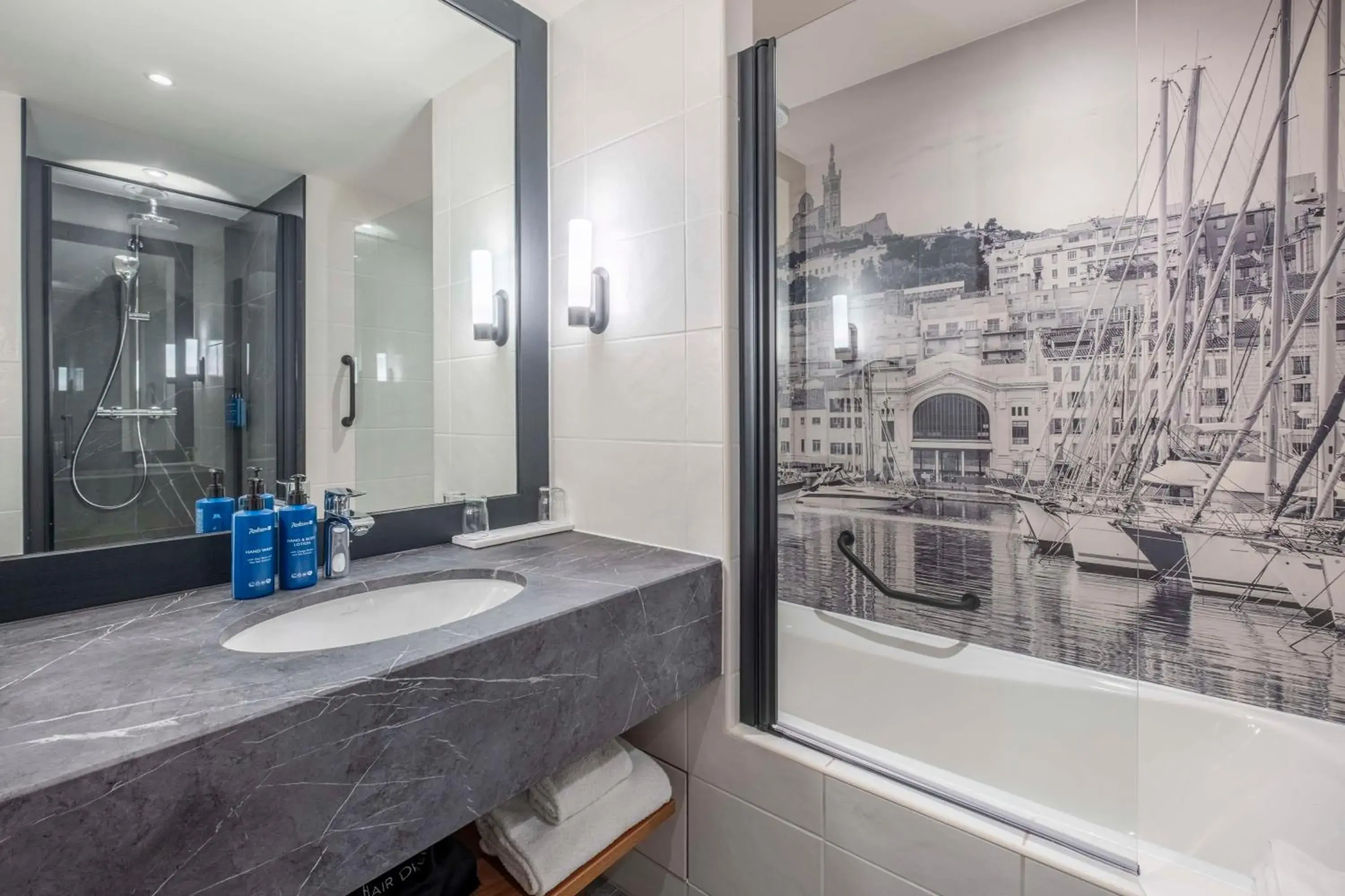 Bathroom in Radisson Blu Hotel Marseille Vieux Port