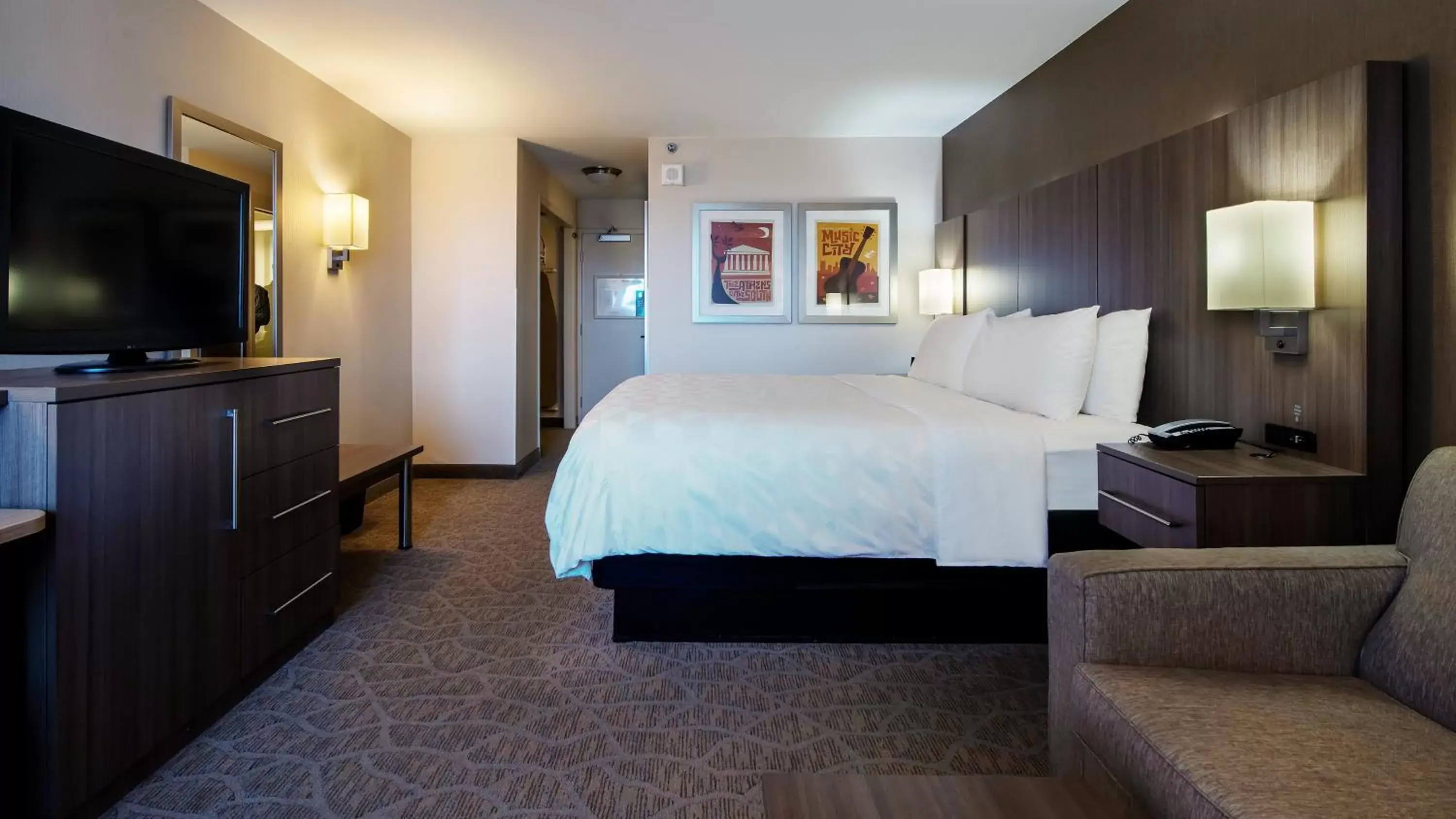 Photo of the whole room, Bed in Holiday Inn Nashville Vanderbilt, an IHG Hotel