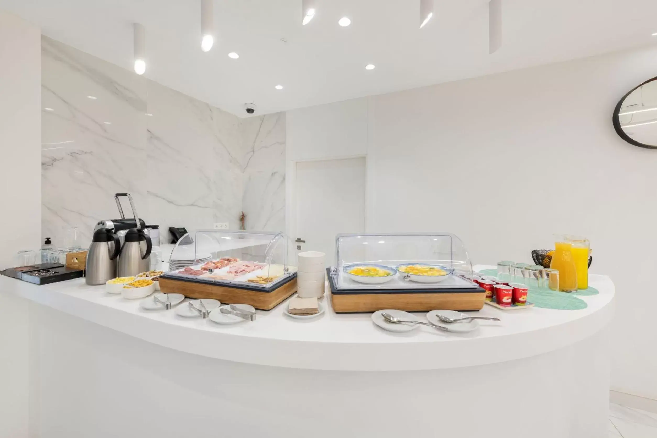 Continental breakfast, Kitchen/Kitchenette in Odyssey Rooms Alicante