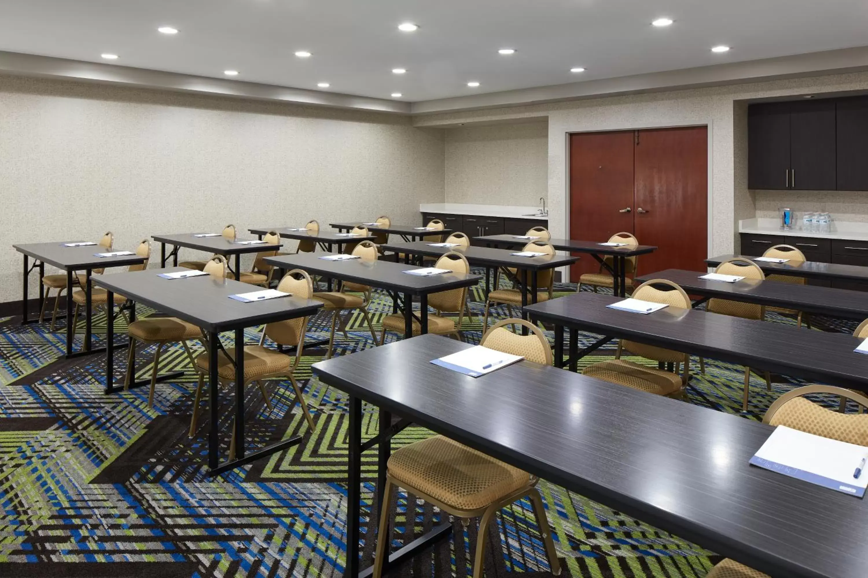 Meeting/conference room, Restaurant/Places to Eat in Holiday Inn Express & Suites Asheville SW - Outlet Ctr Area, an IHG Hotel