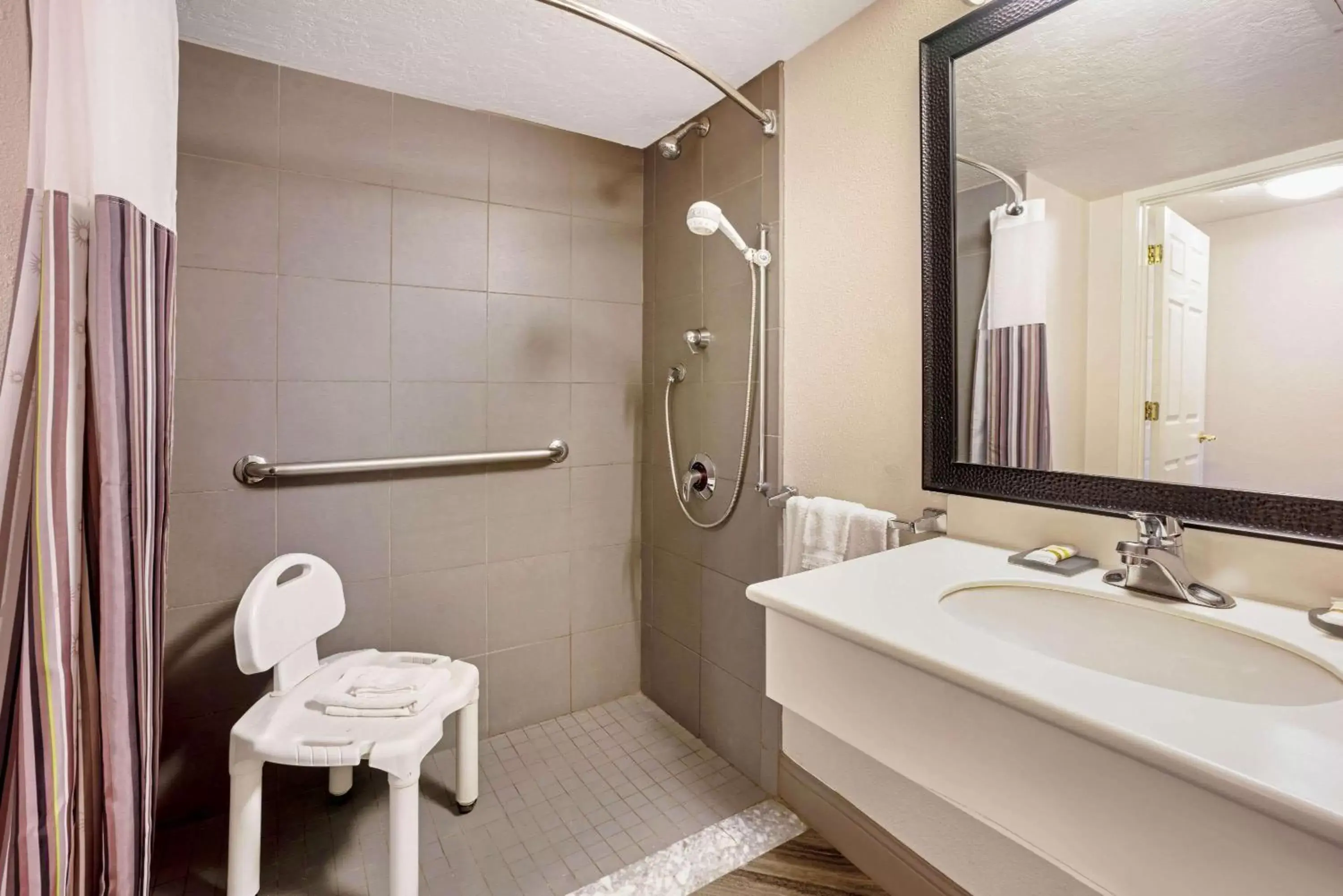 Shower, Bathroom in La Quinta by Wyndham Tacoma - Seattle