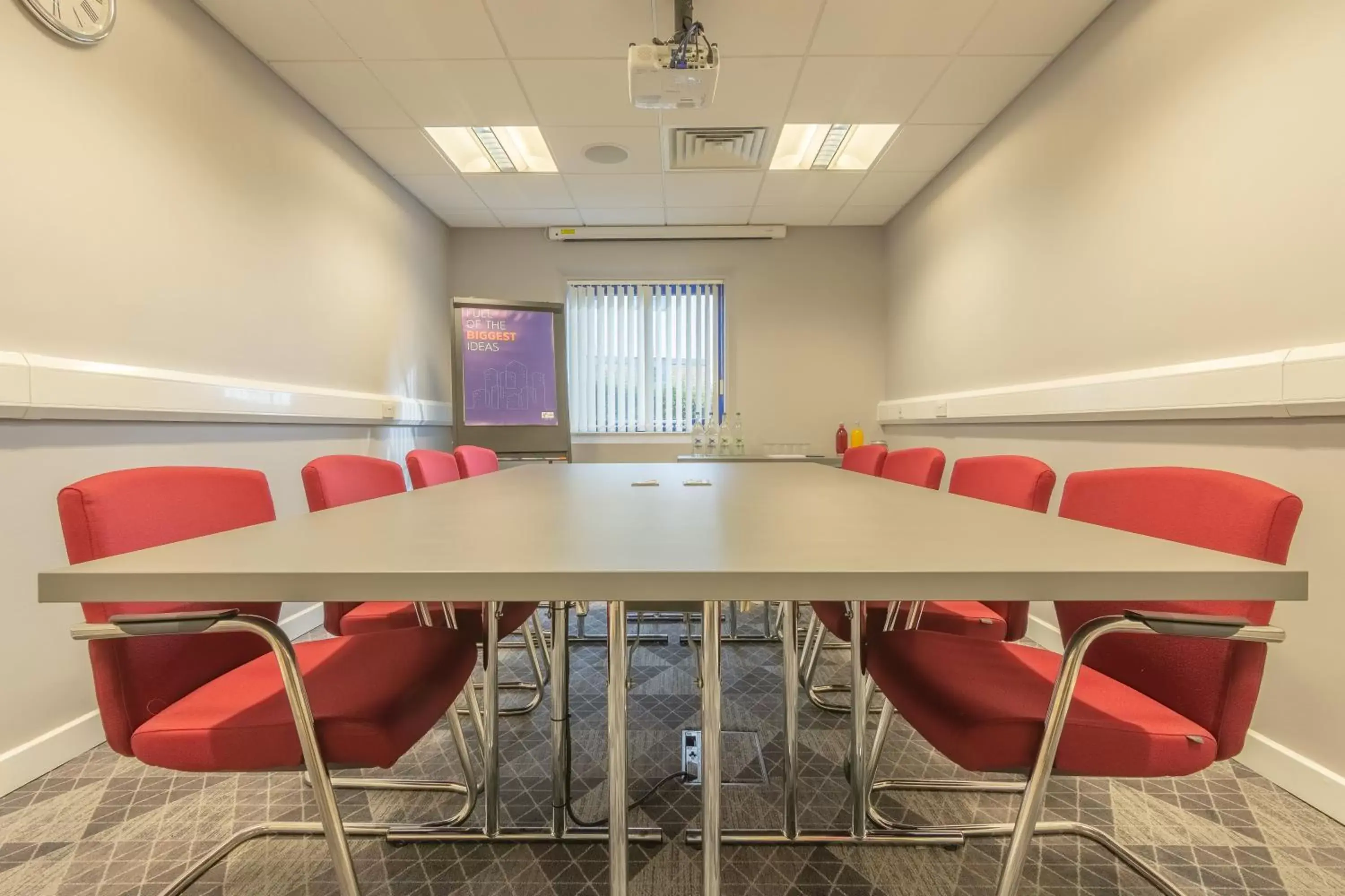 Meeting/conference room in Holiday Inn Express Kettering, an IHG Hotel