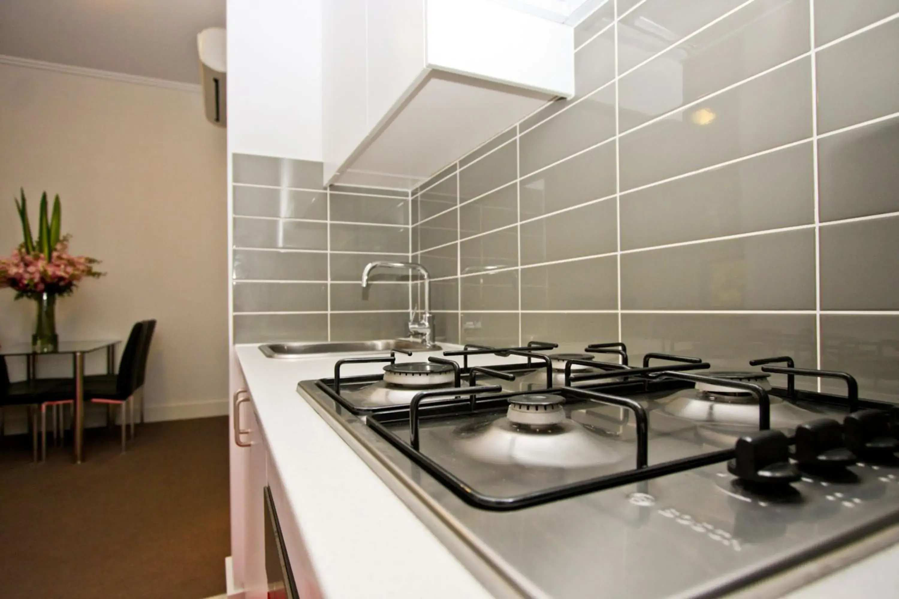 Coffee/tea facilities, Kitchen/Kitchenette in The Star Apartments