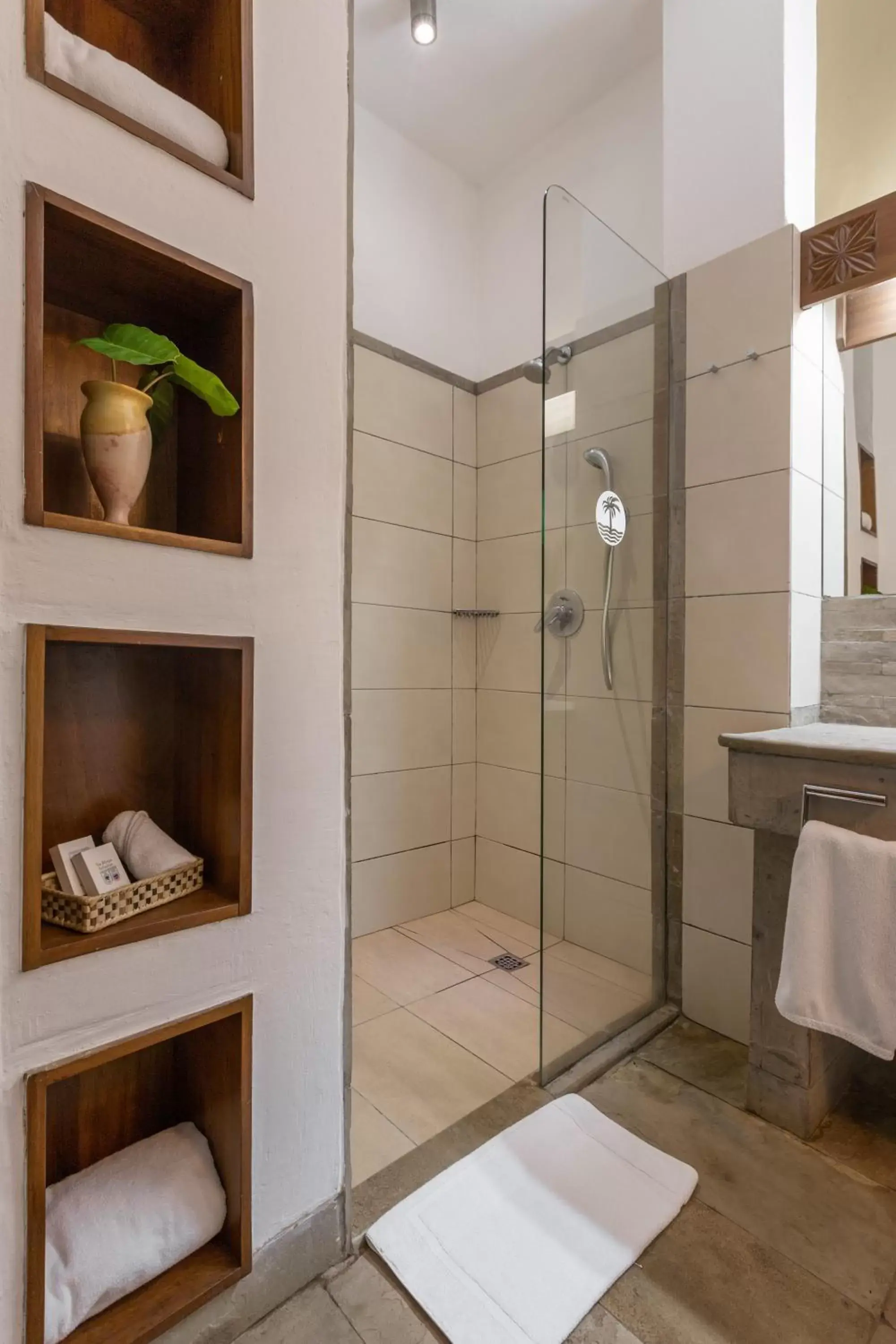 Shower, Bathroom in Severin Sea Lodge