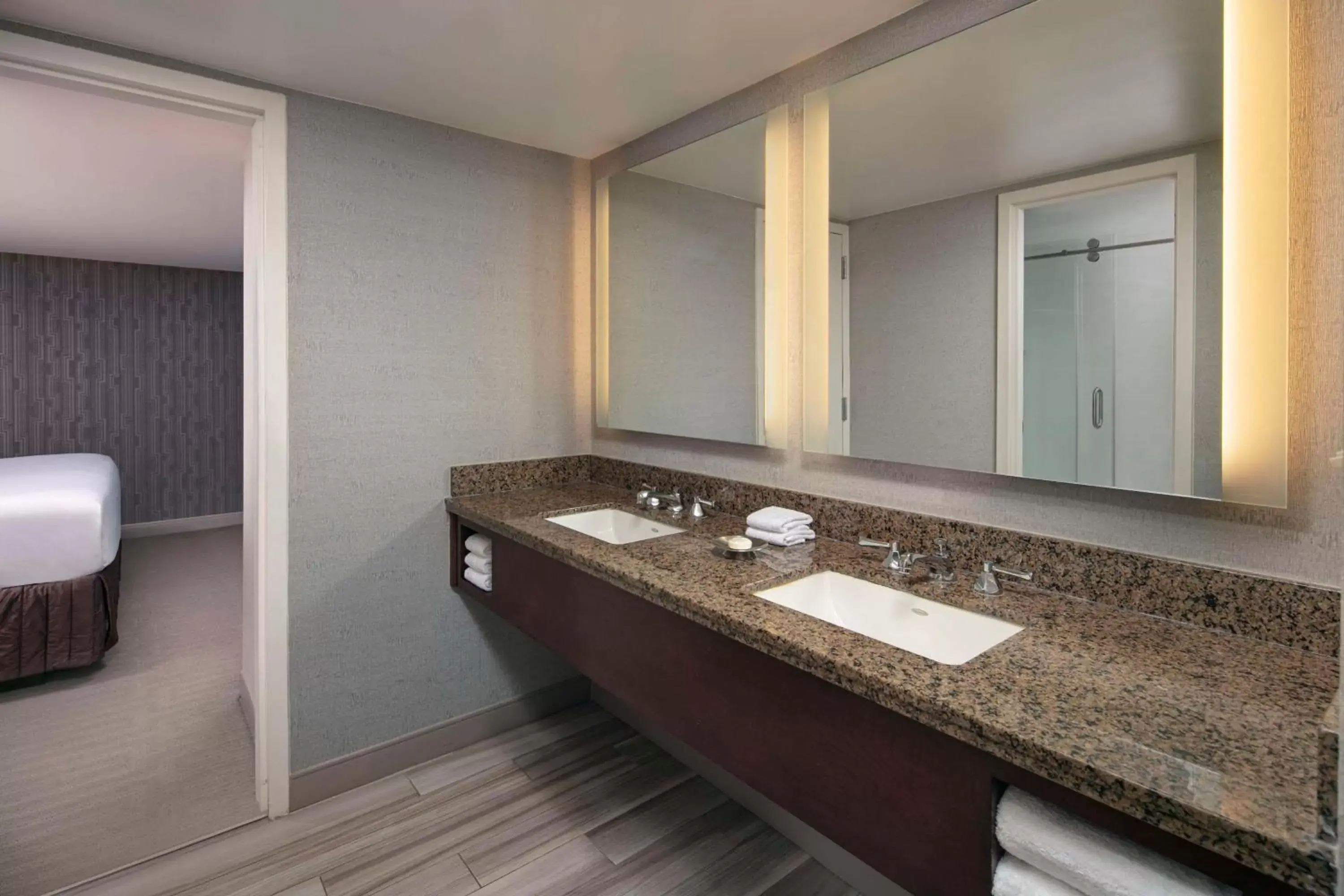 Bathroom in Sonesta Charlotte Executive Park