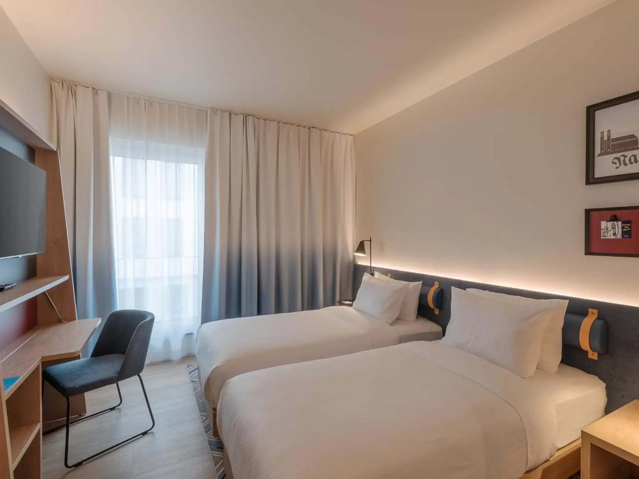 Photo of the whole room, Bed in Hampton By Hilton Munich City North