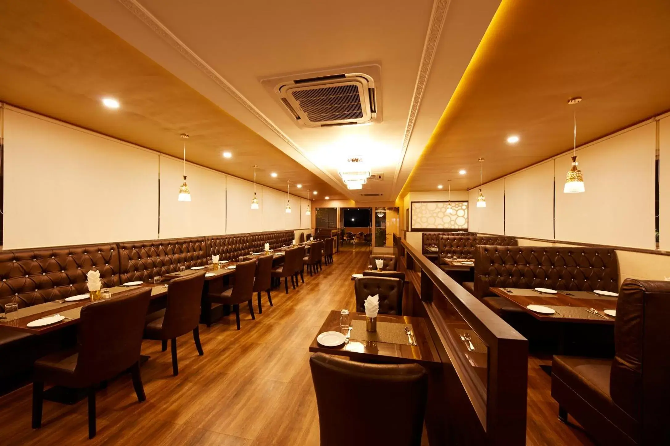Restaurant/places to eat in Al Noor Palace Business Class Hotel Restaurant/places to eat in Al Noor Palace Business Class Hotel