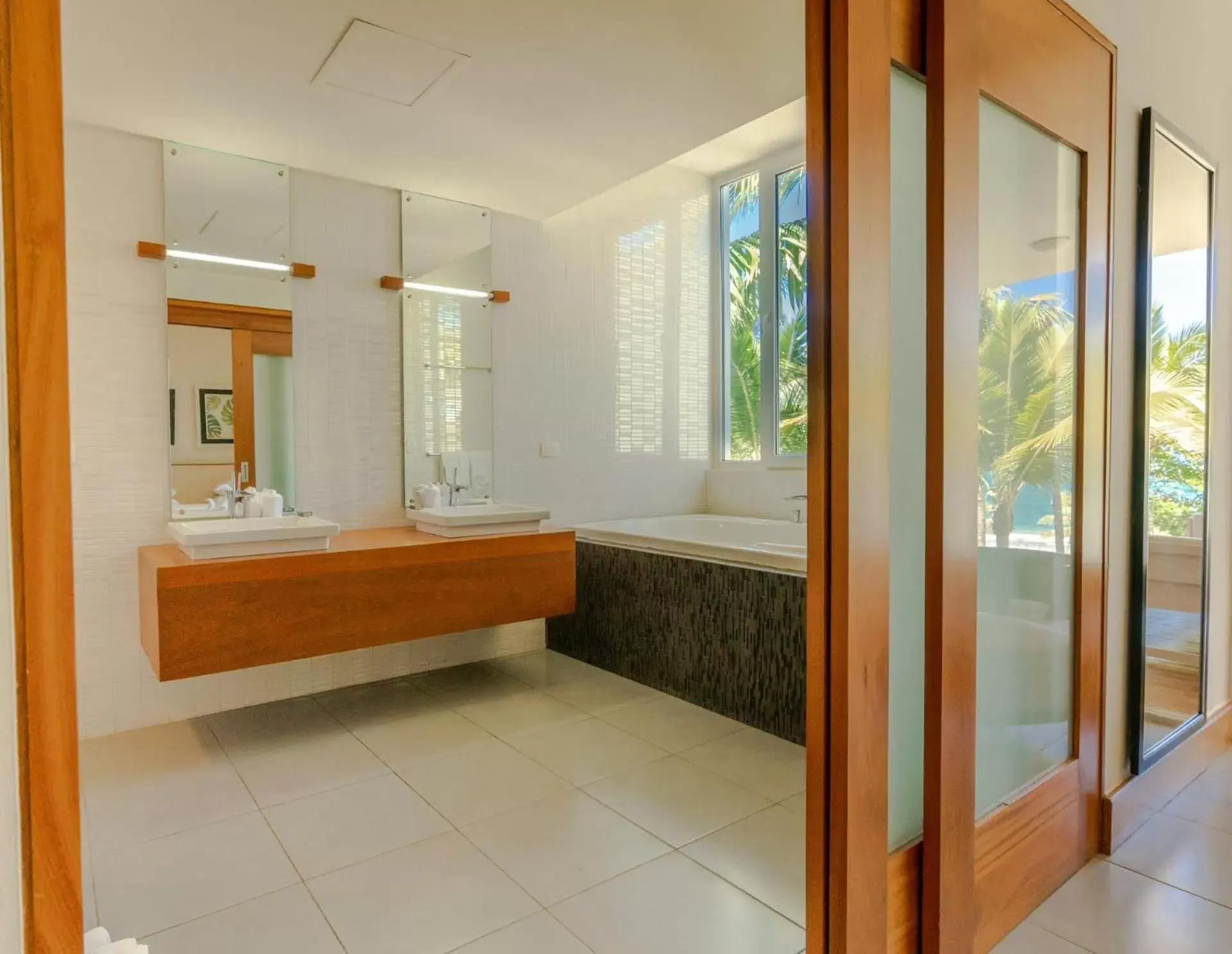 Bathroom in Ultravioleta Boutique Residences