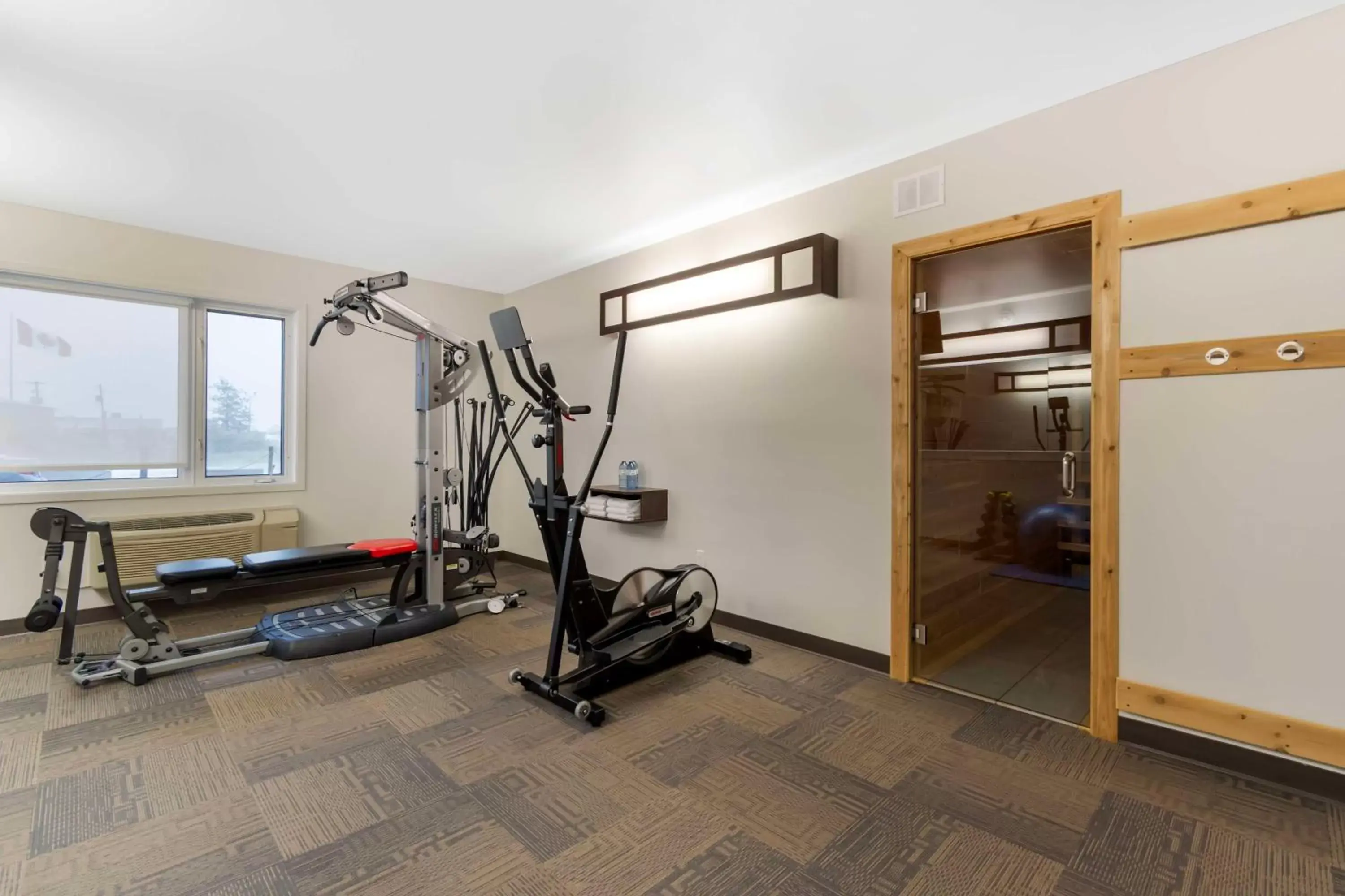Fitness centre/facilities in Villa Inn & Suites - SureStay Collection by Best Western Fitness centre/facilities in Villa Inn & Suites - SureStay Collection by Best Western