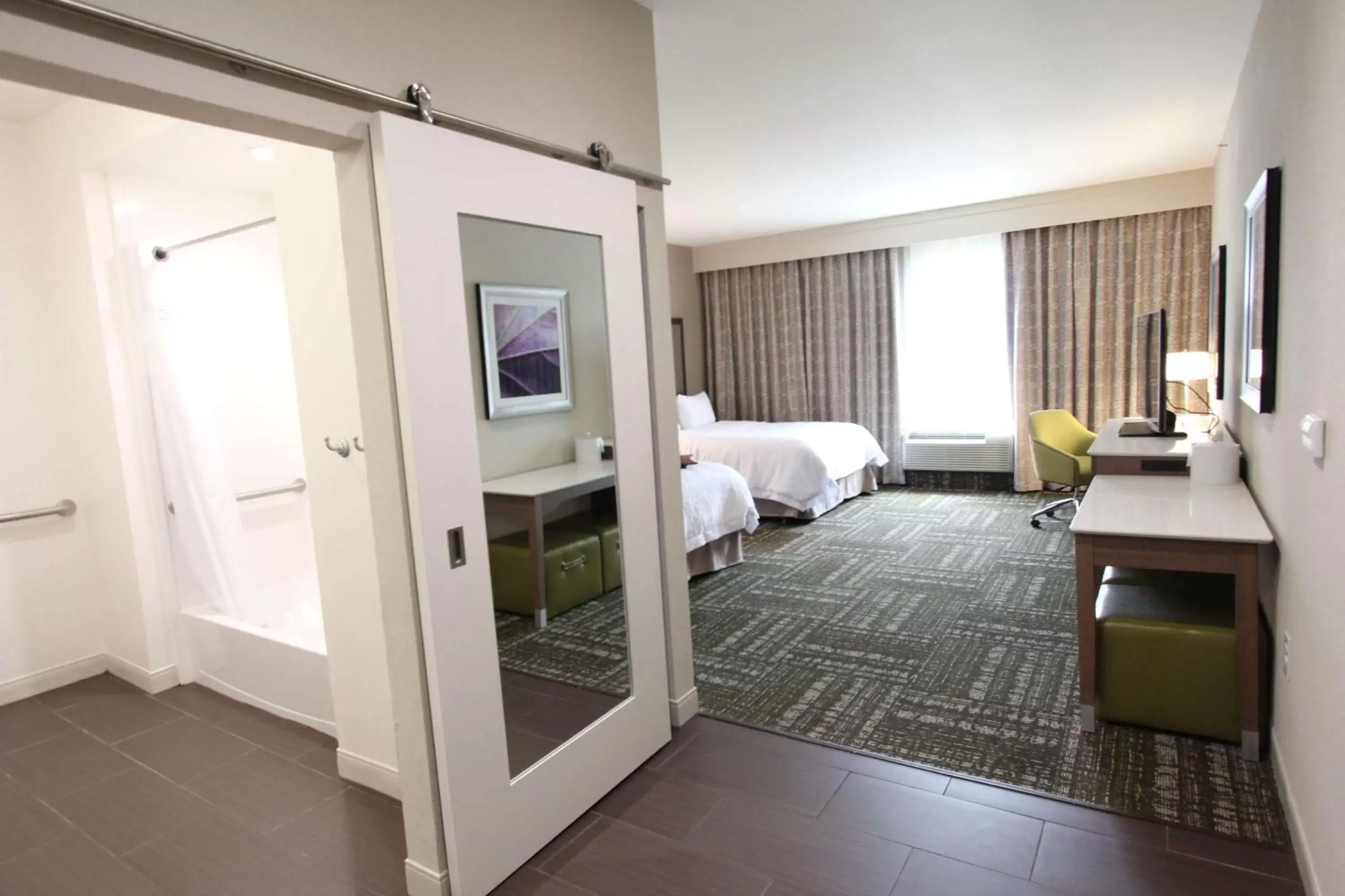Bathroom, Bed in Hampton Inn & Suites Dallas Market Center