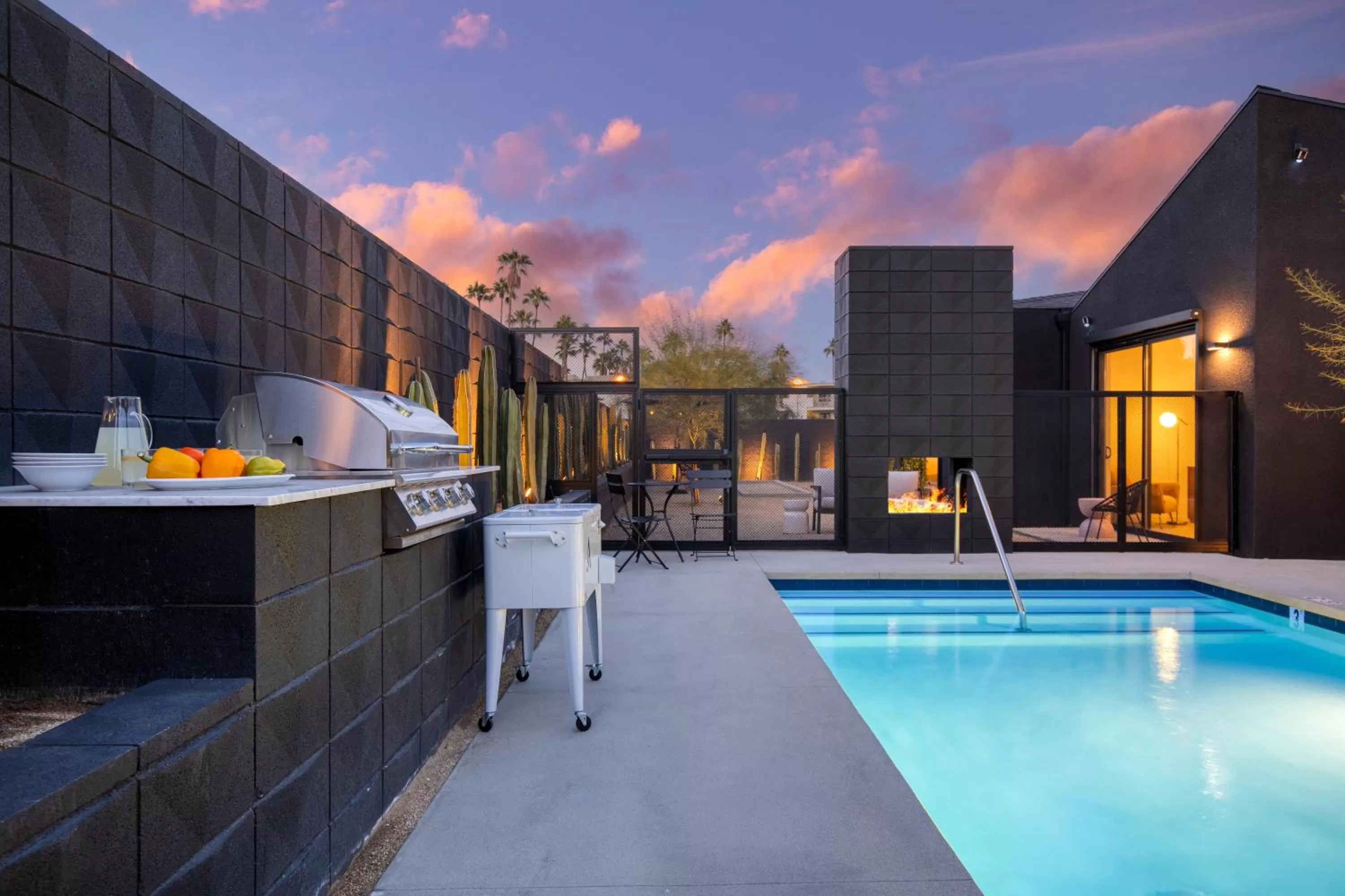 Blackhaus Suites by AvantStay Modern Comfort in Downtown Palm Springs