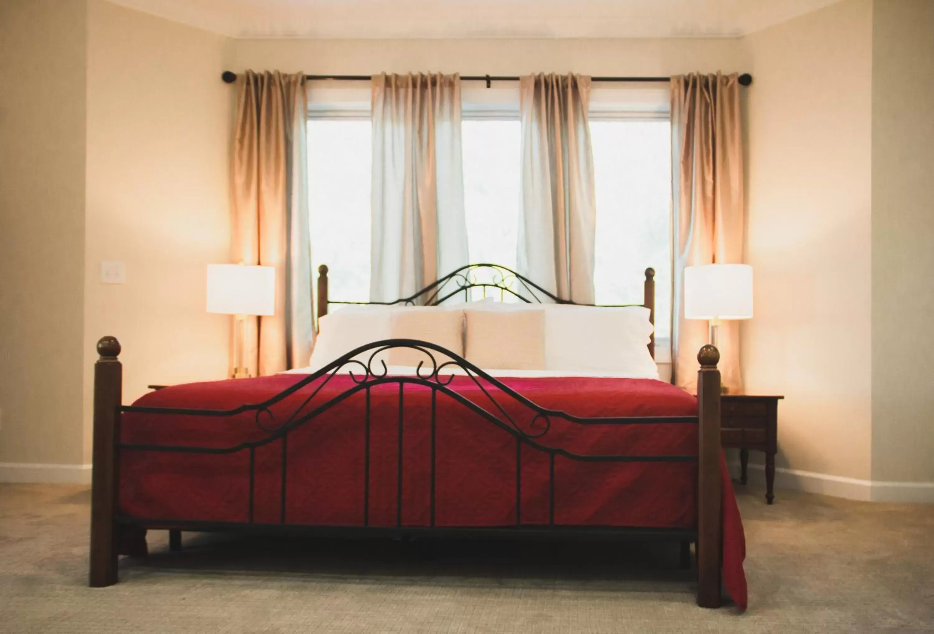 Deluxe King Suite in The Respite - Bed and Breakfast Deluxe King Suite in The Respite - Bed and Breakfast