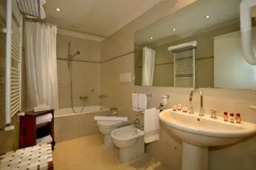 Toilet, Bathroom in Grand Hotel Dei Castelli
