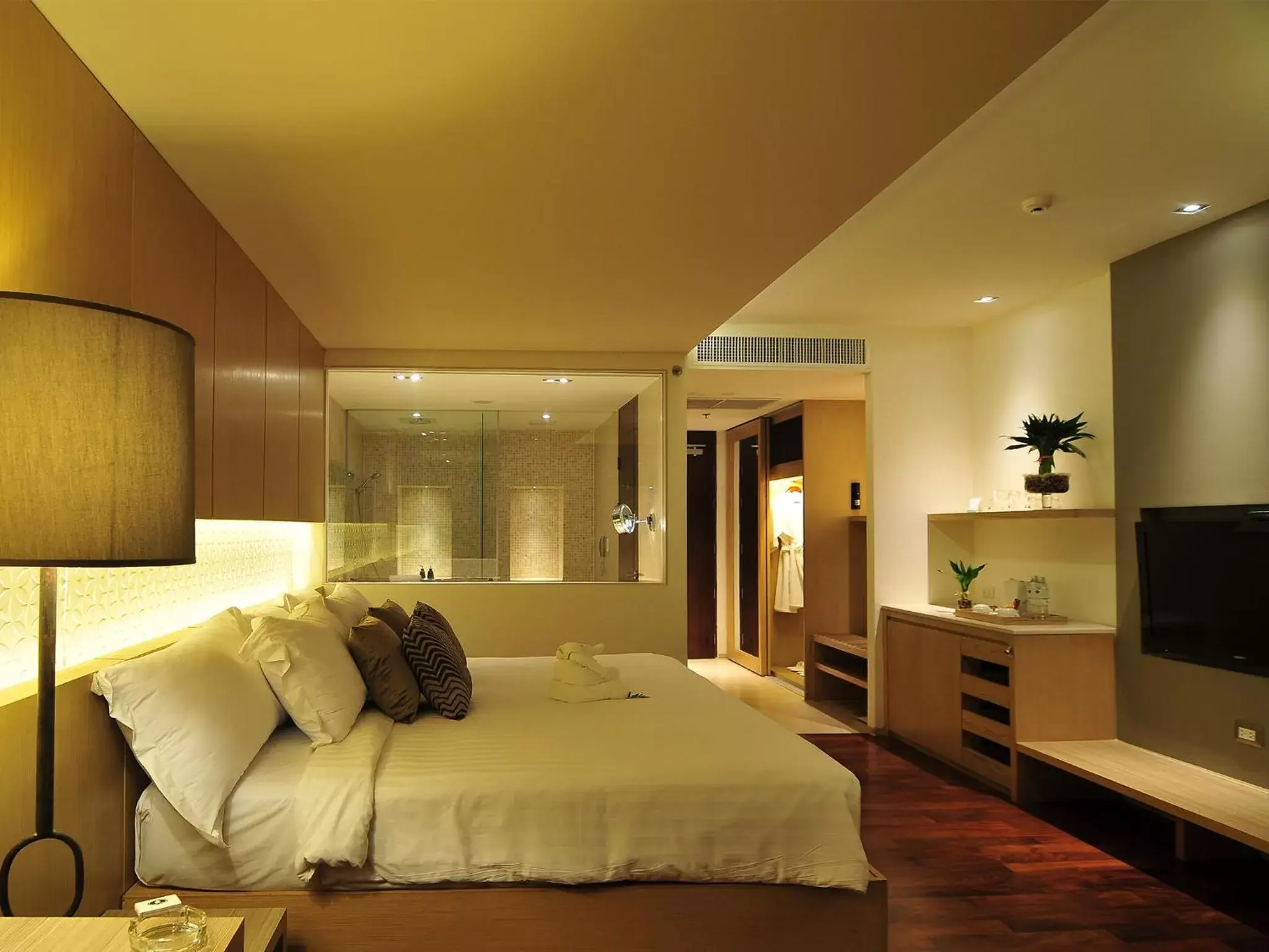Bed in Phuket Graceland Resort and Spa - SHA Extra Plus